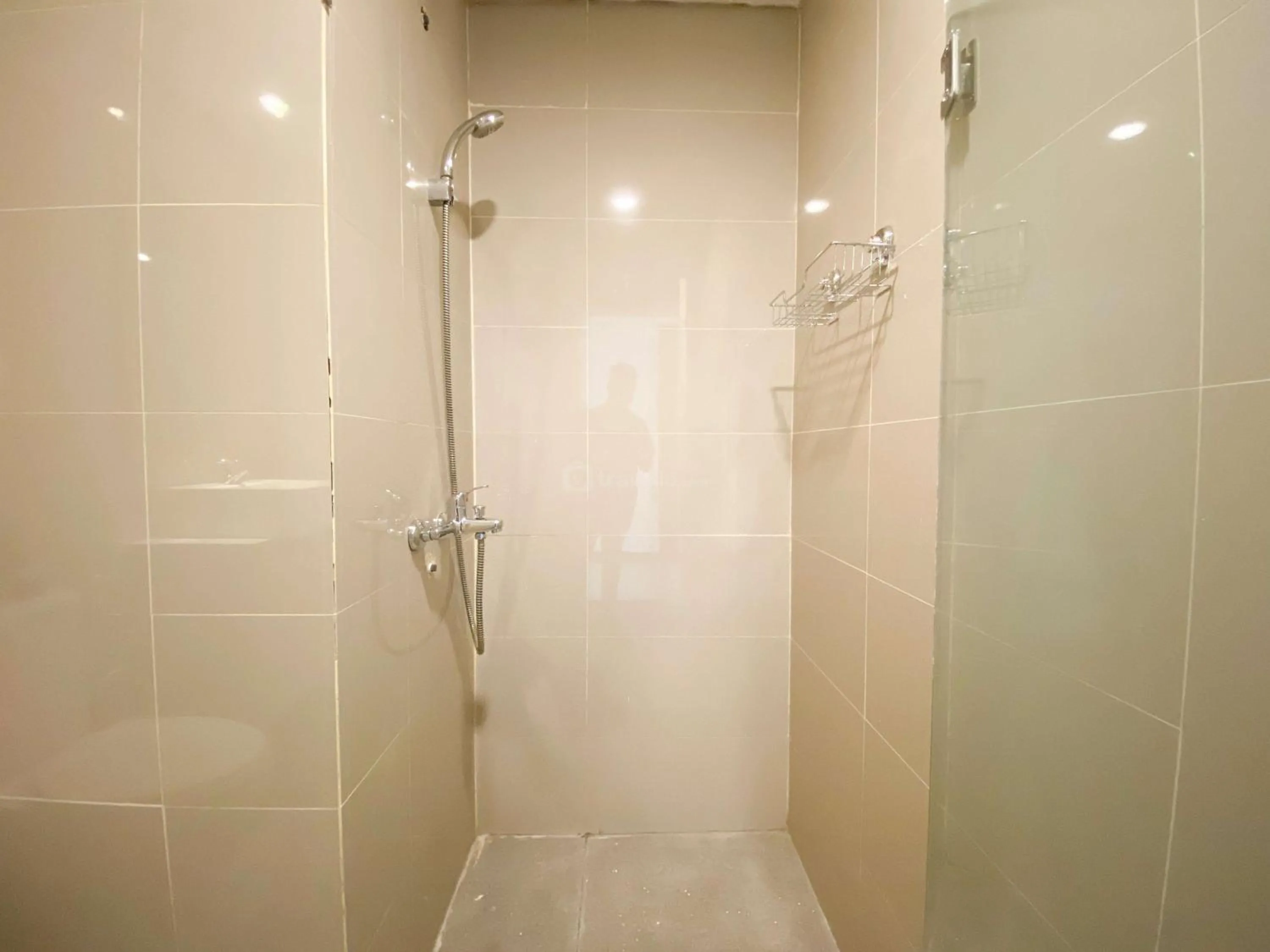 Bathroom in Homey and Strategic Studio (No Kitchen) at Sentraland Semarang Apartment By Travelio