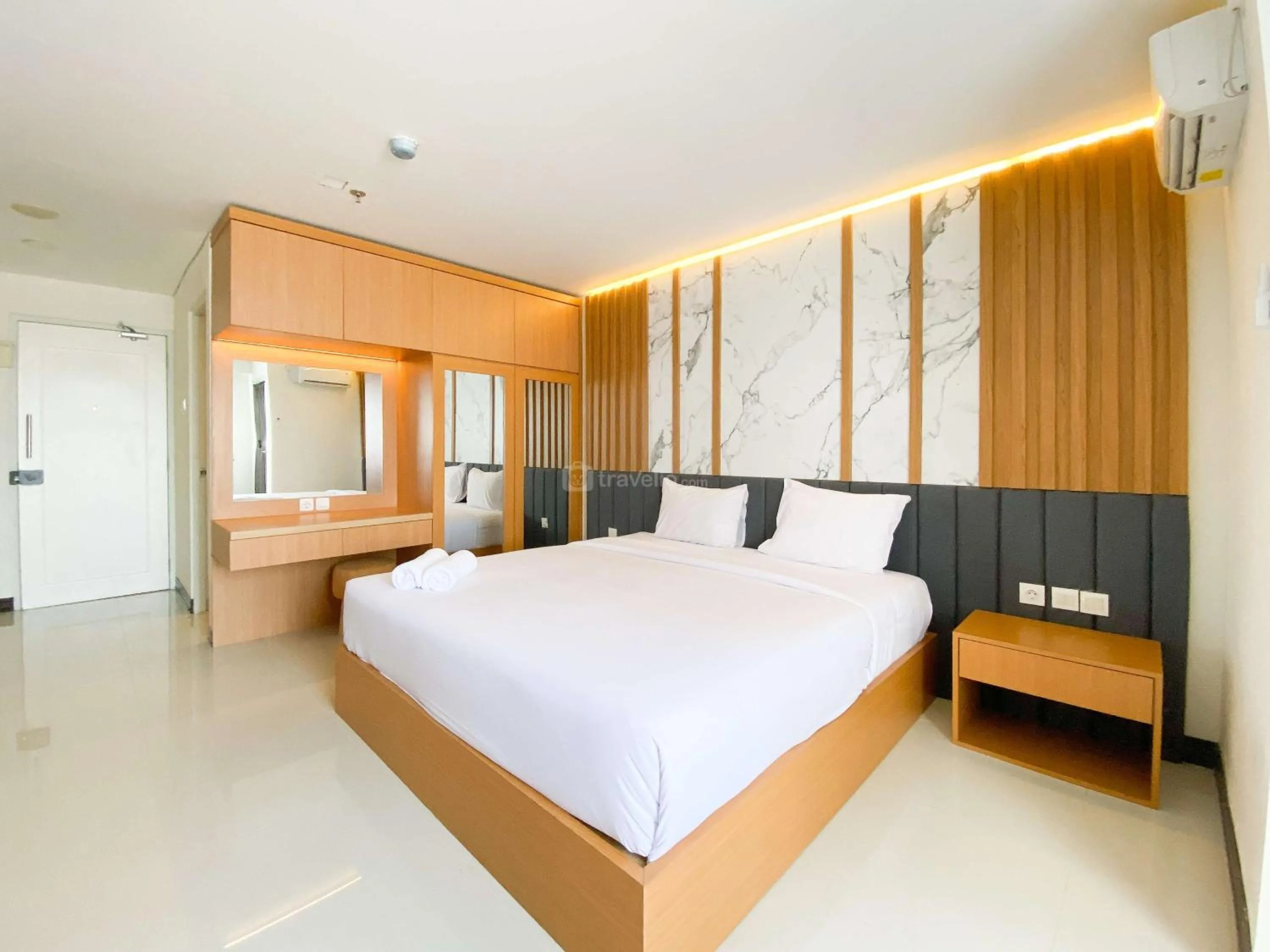Bedroom, Bed in Homey and Strategic Studio (No Kitchen) at Sentraland Semarang Apartment By Travelio
