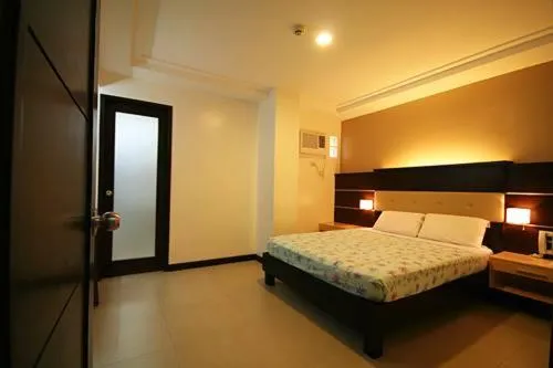 Bed in Olongapo Travel Lodge