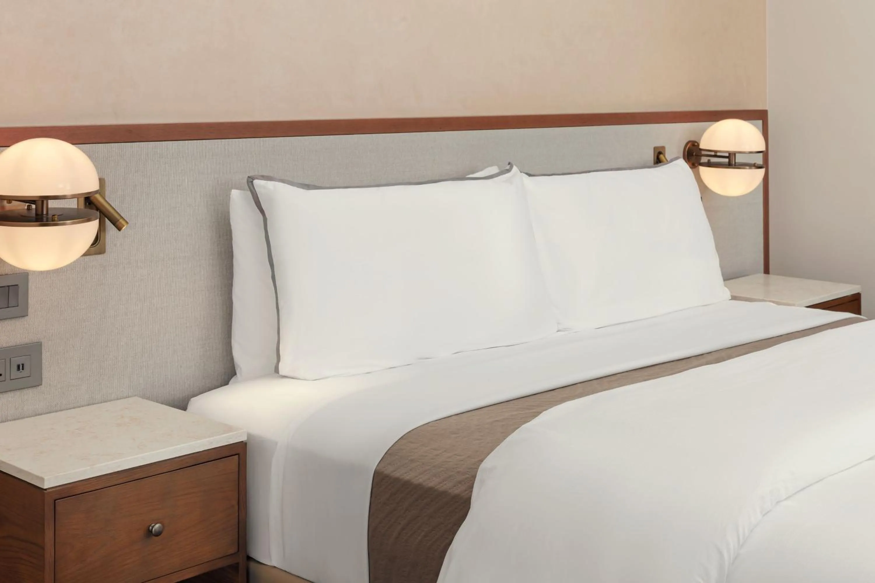 Bedroom, Bed in The Westin Saraya Aqaba Resort & Spa