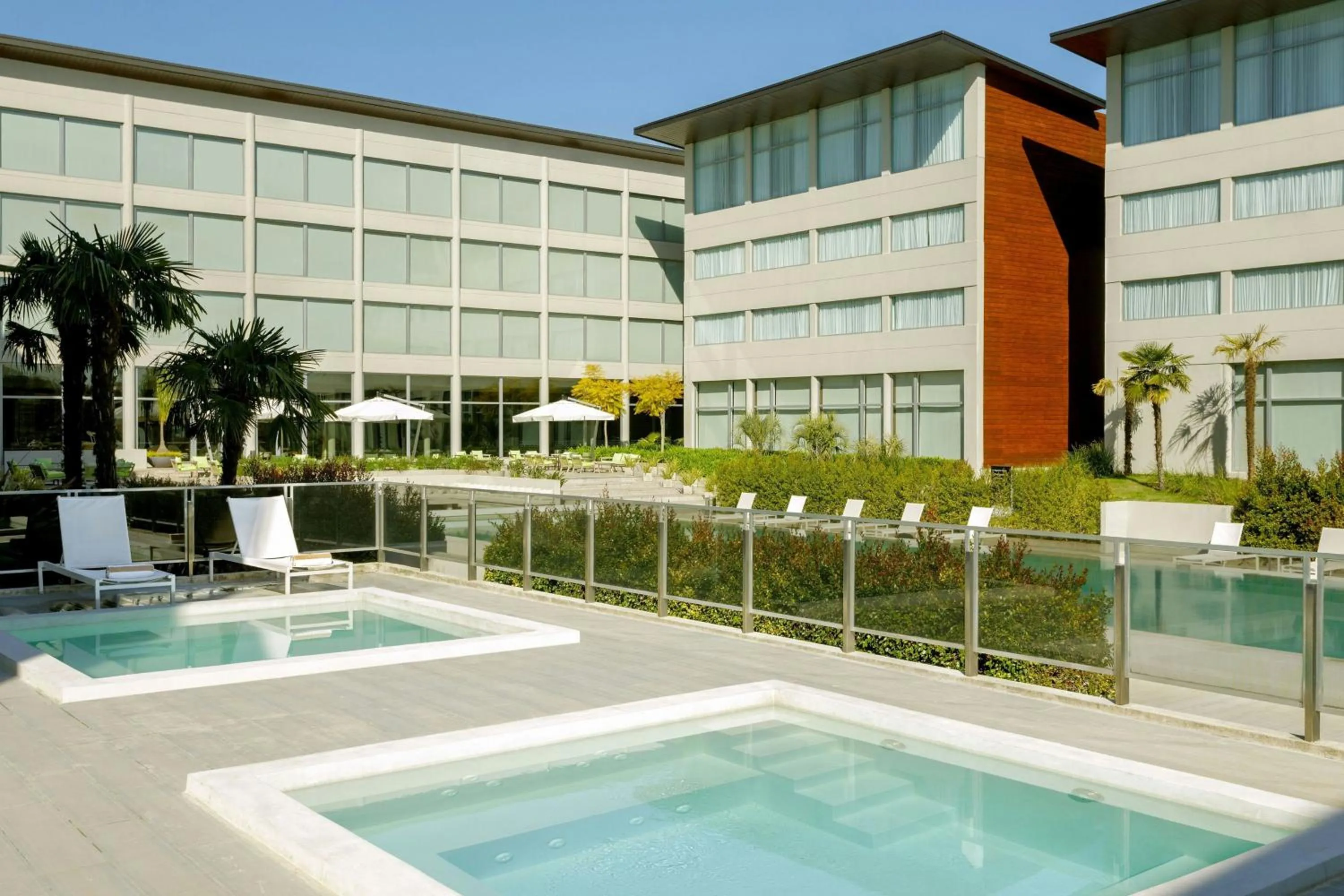 Swimming pool in Sheraton Buenos Aires Greenville Polo & Resort