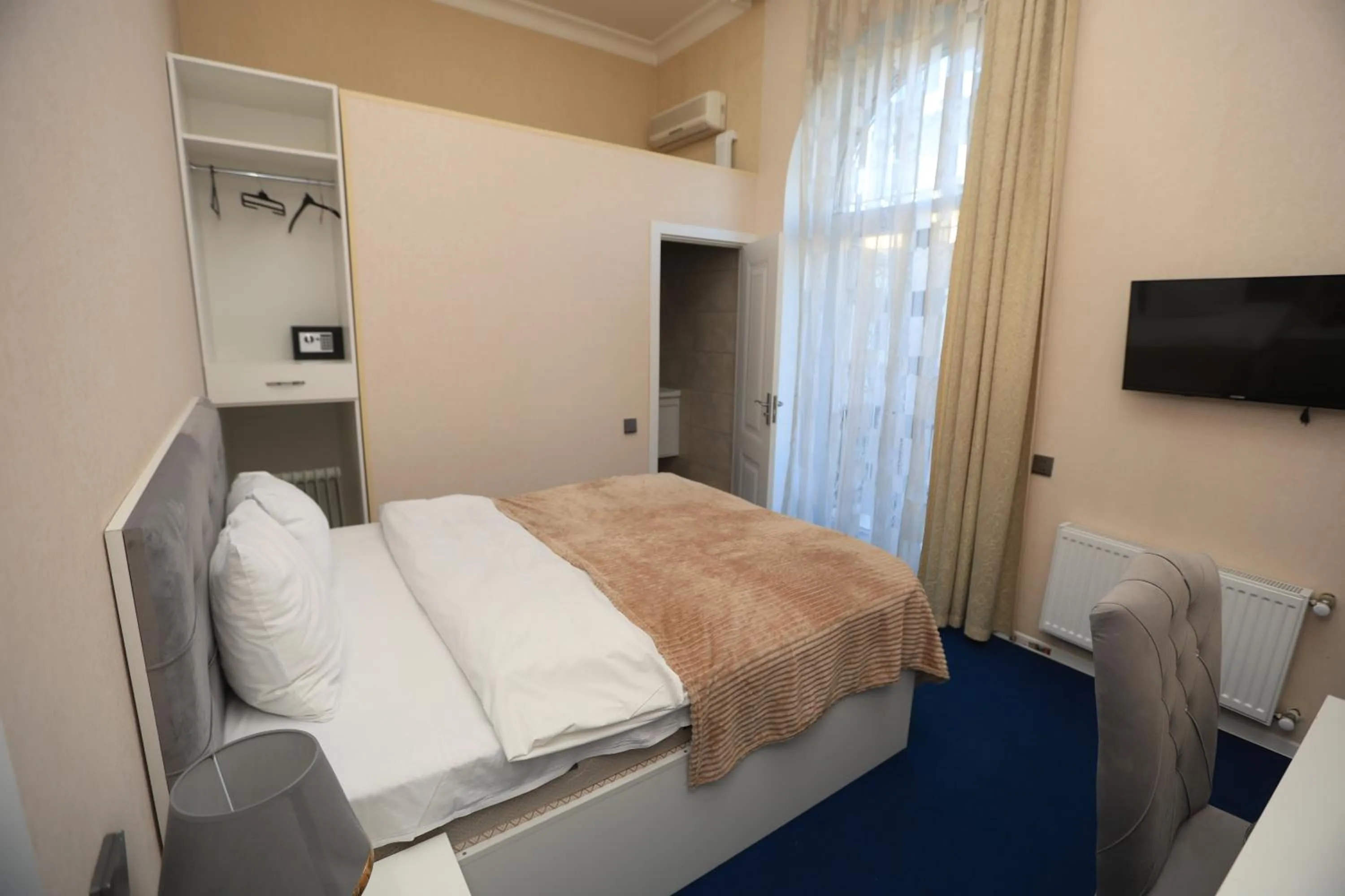 Bed in NH Nizami Hotel