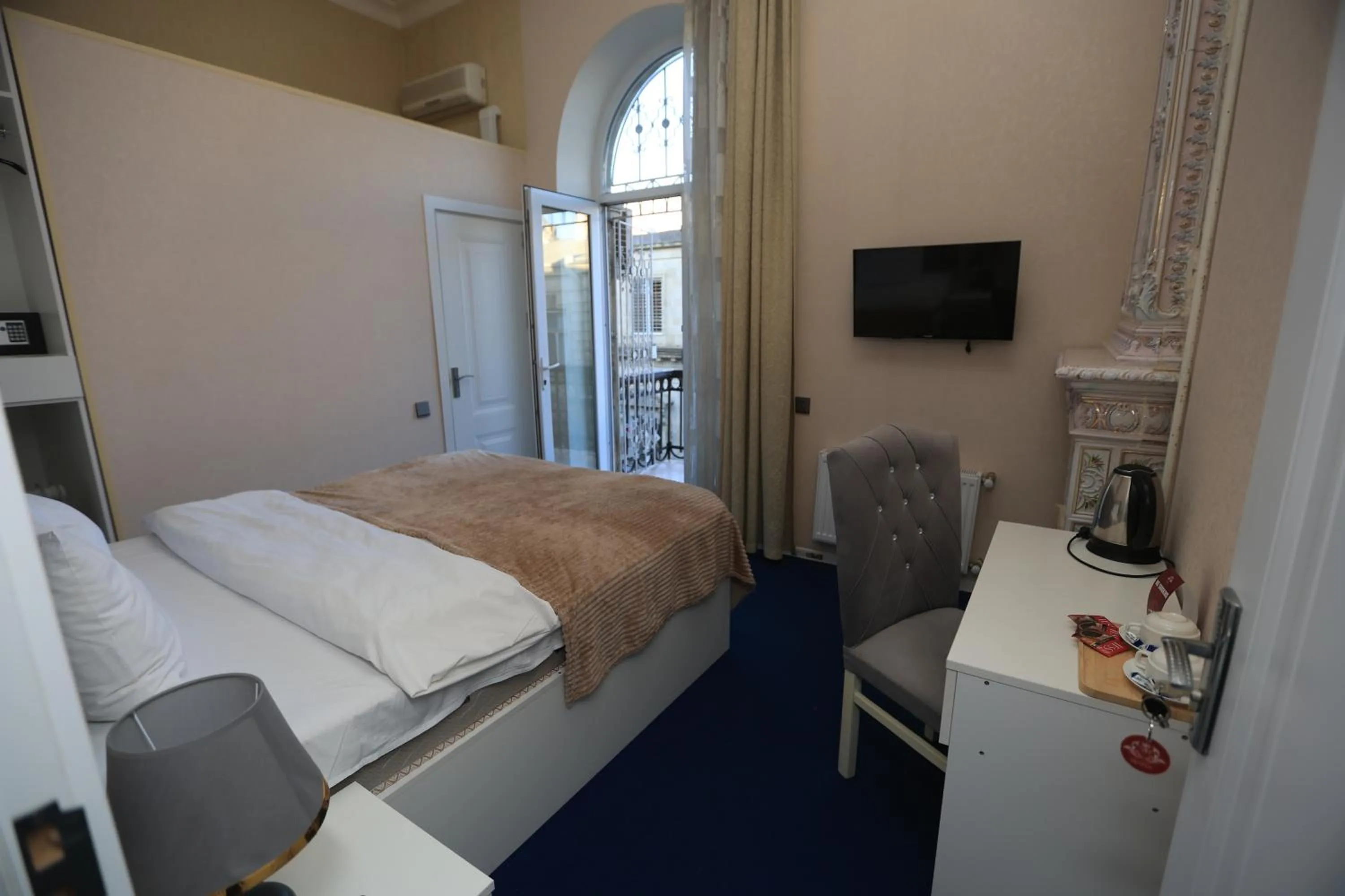 Bed in NH Nizami Hotel