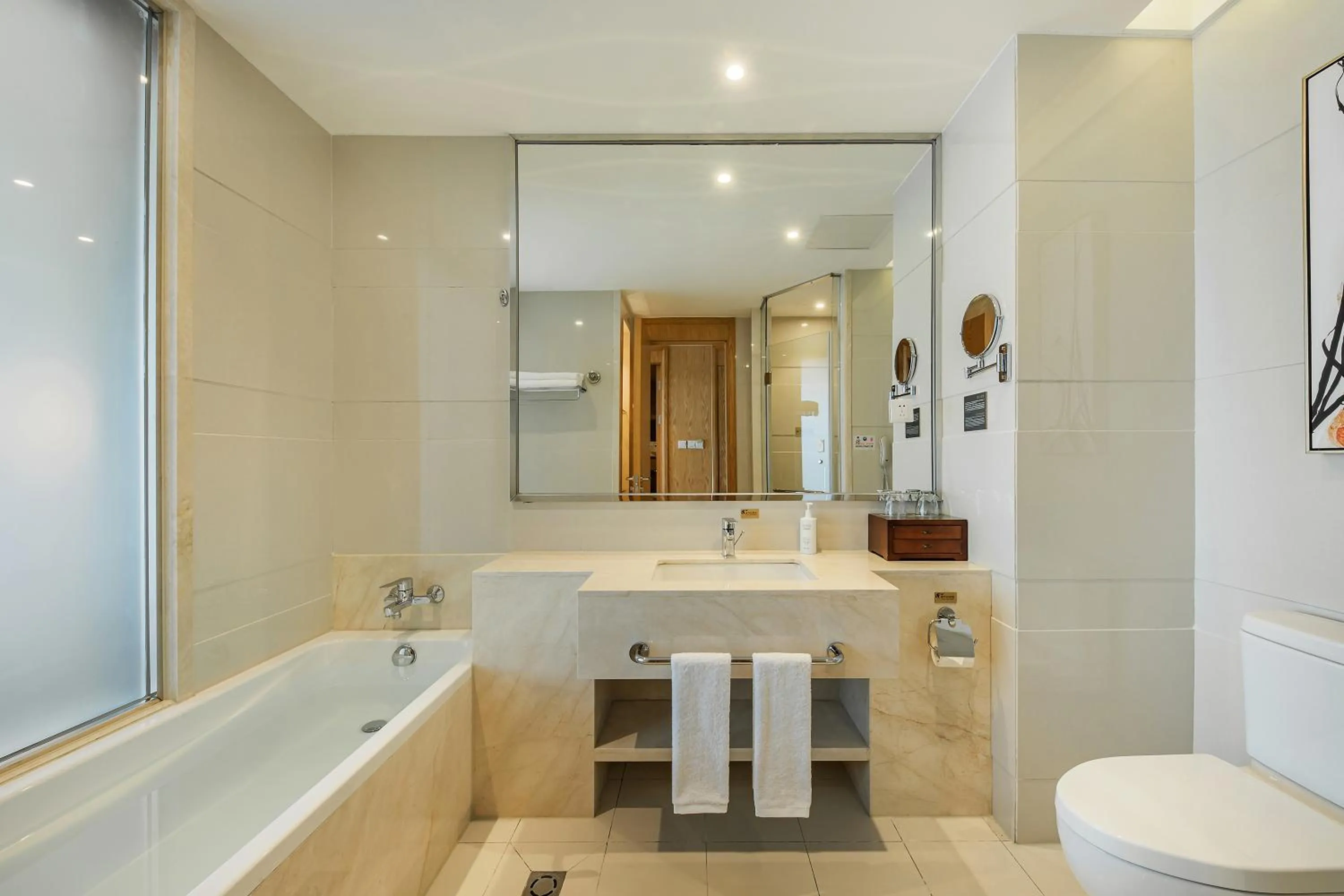 Bathroom in Courtyard by Marriott Anji-Beside Zhebei Mall and Jiuzhou Mall,Live in downtown