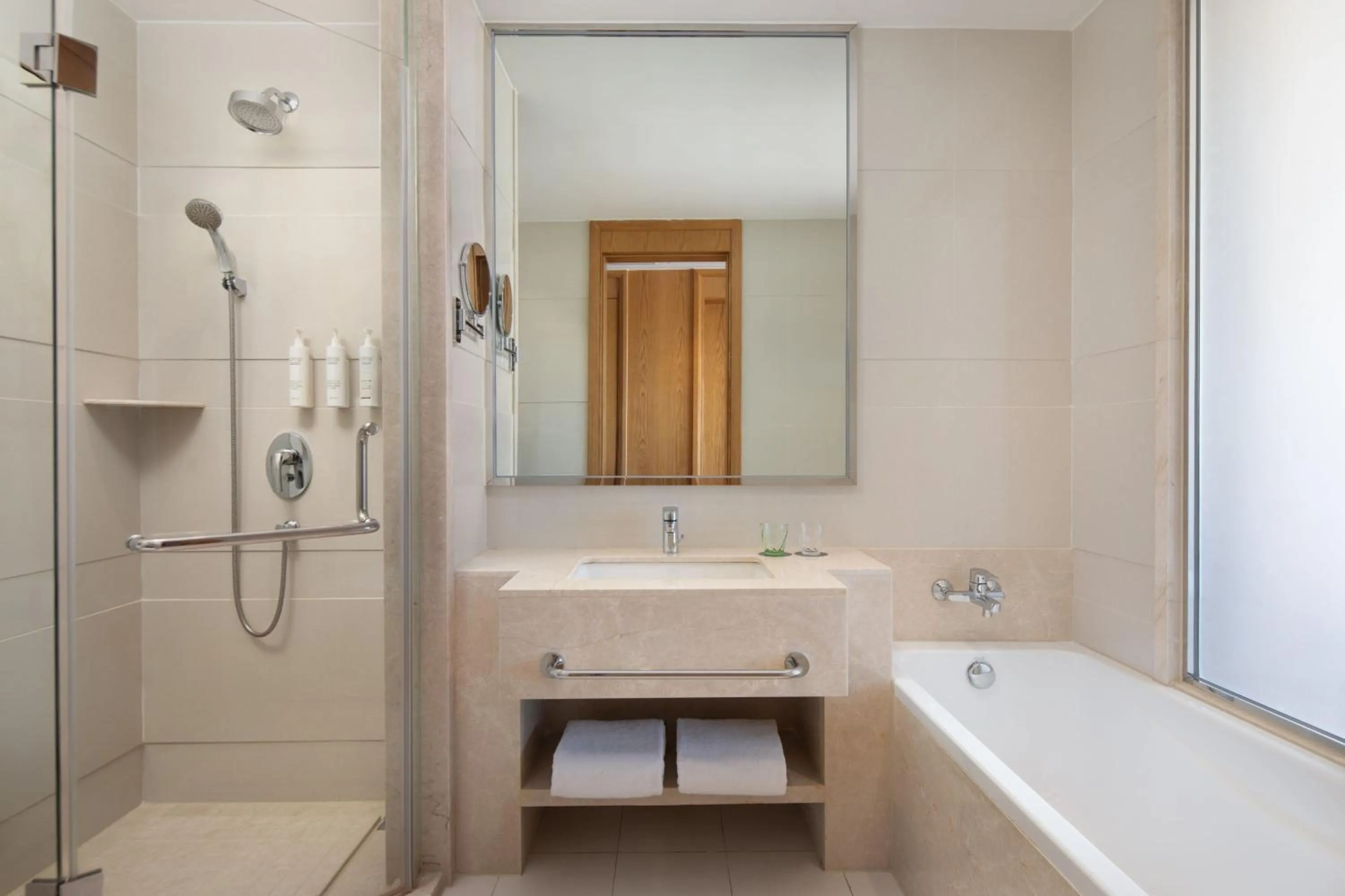 Bathroom in Courtyard by Marriott Anji-Beside Zhebei Mall and Jiuzhou Mall,Live in downtown