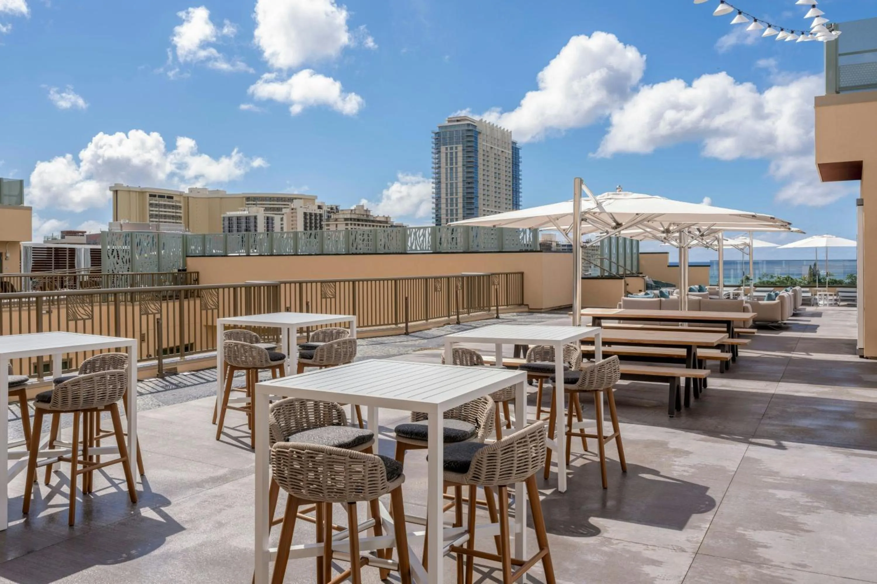 Lounge or bar in Marriott Vacation Club, Waikiki
