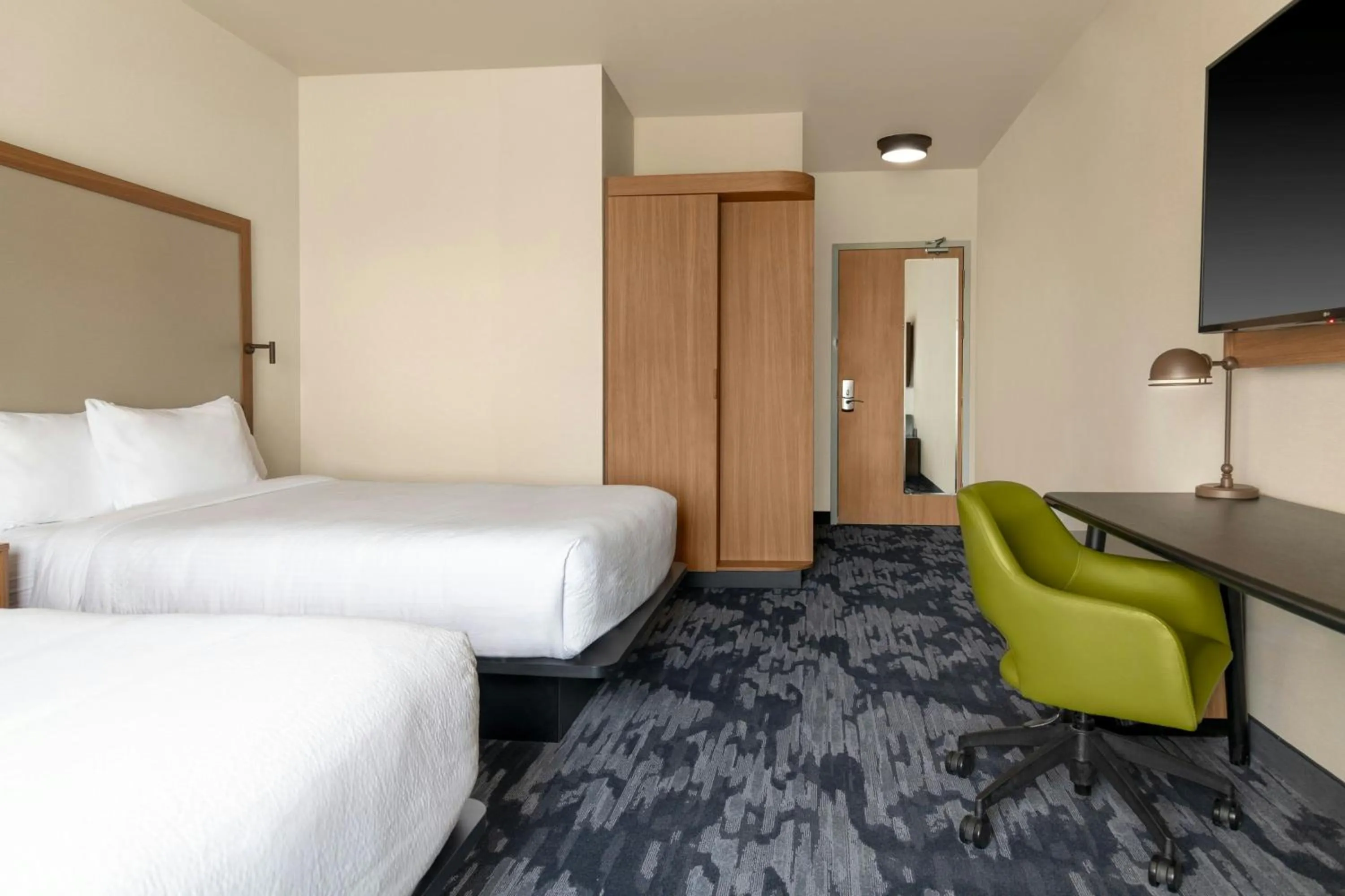 Photo of the whole room, Bed in Fairfield by Marriott Inn & Suites Kansas City at The Legends