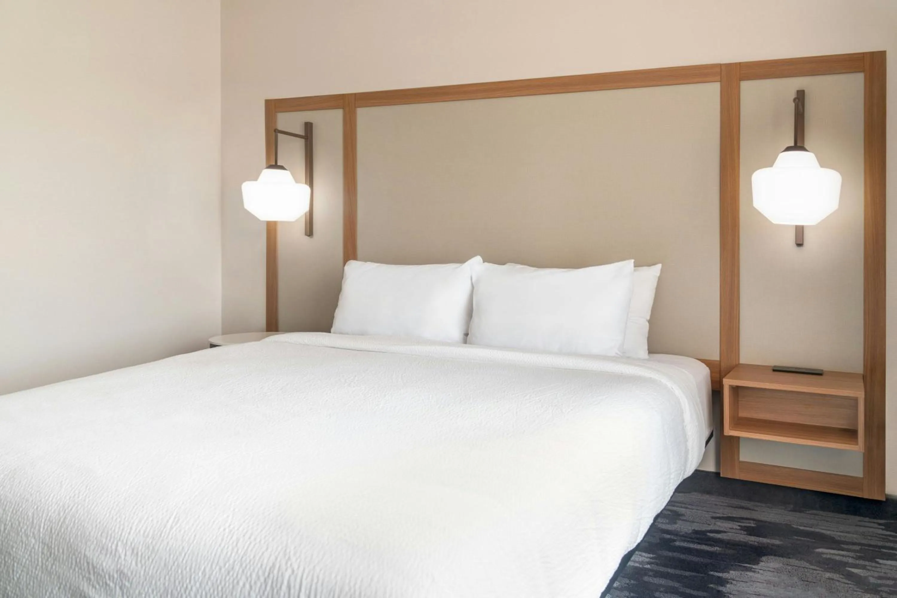 Photo of the whole room, Bed in Fairfield by Marriott Inn & Suites Kansas City at The Legends