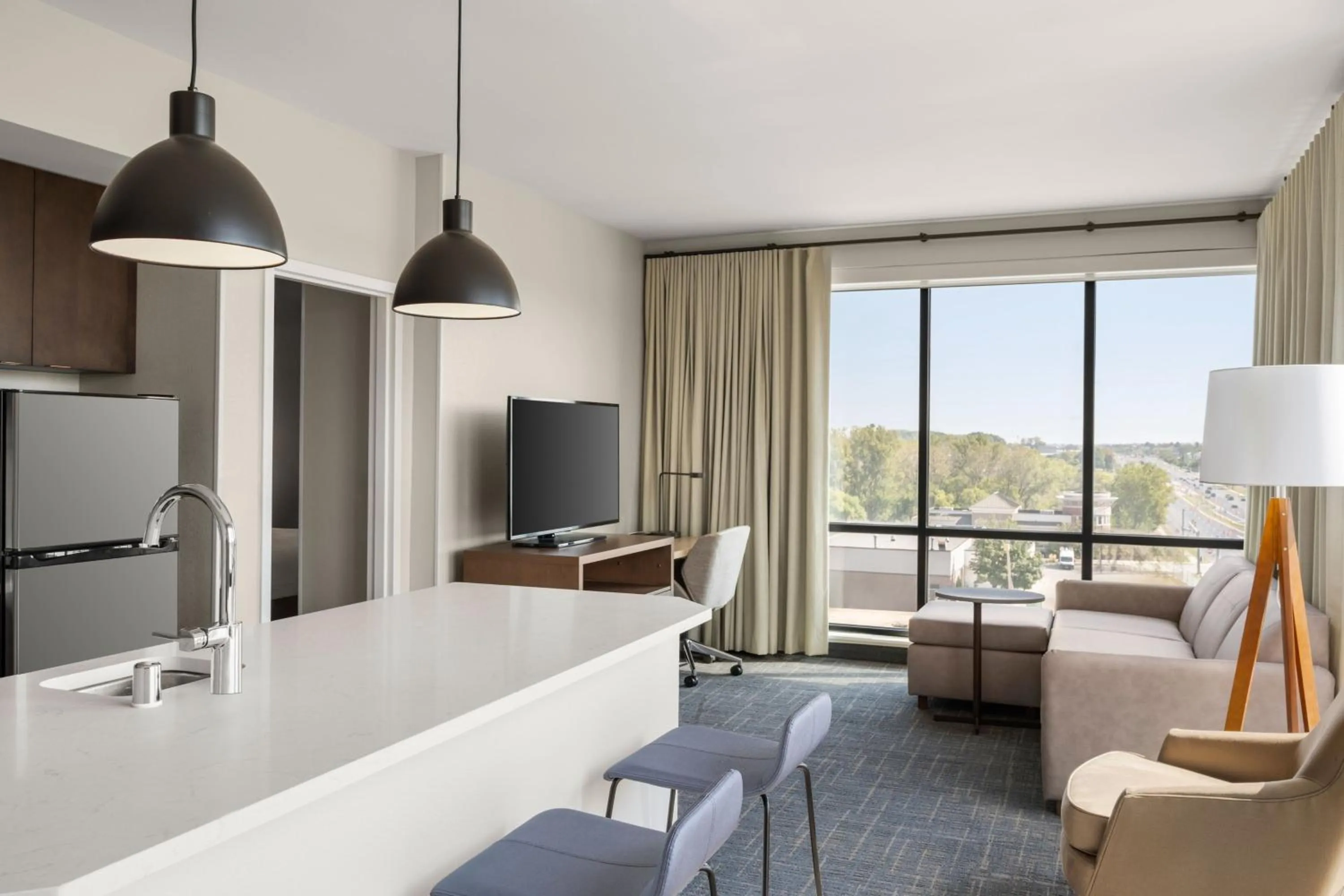 Living room in Residence Inn by Marriott Milwaukee Brookfield at Poplar Creek