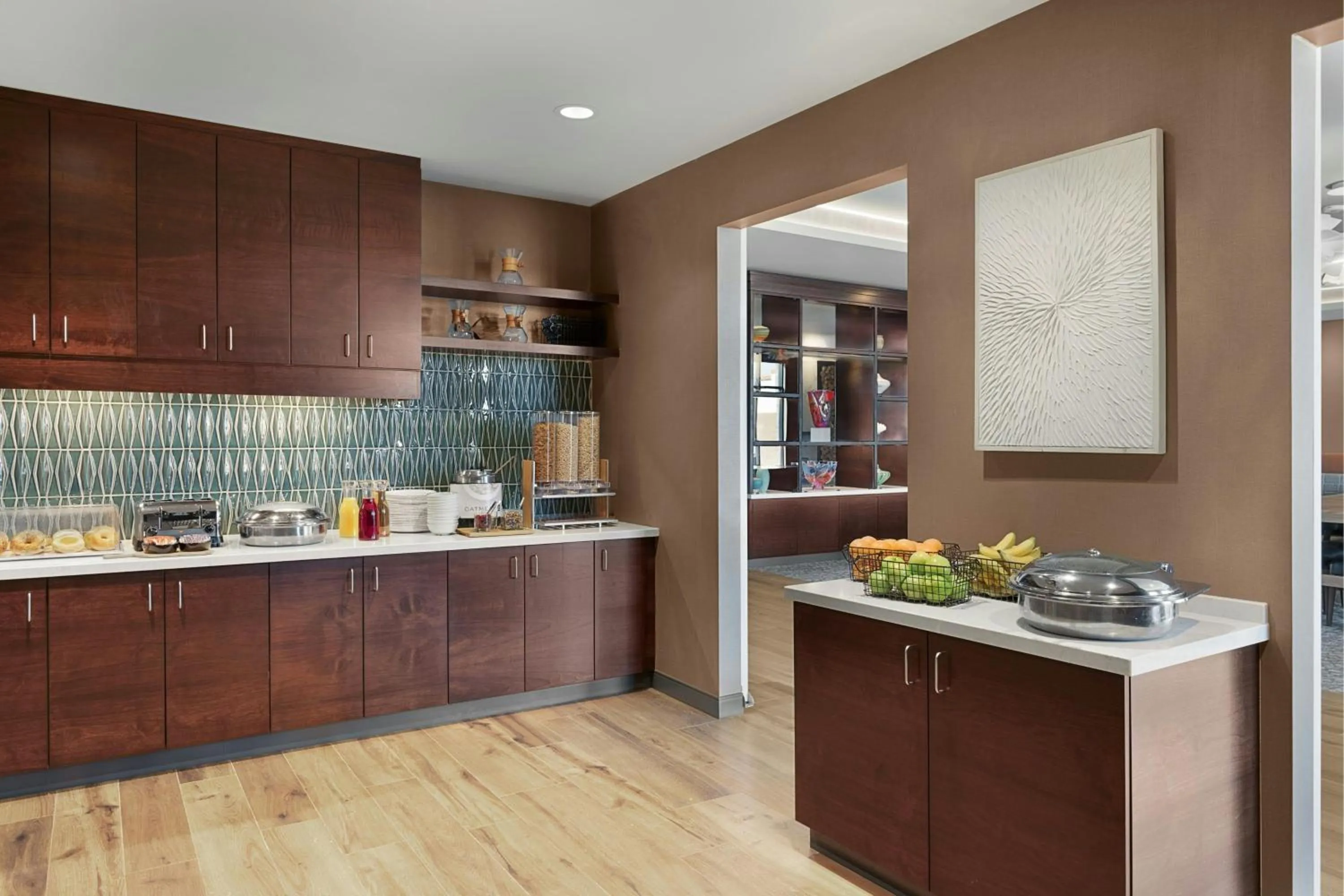 Breakfast in Residence Inn by Marriott Milwaukee Brookfield at Poplar Creek