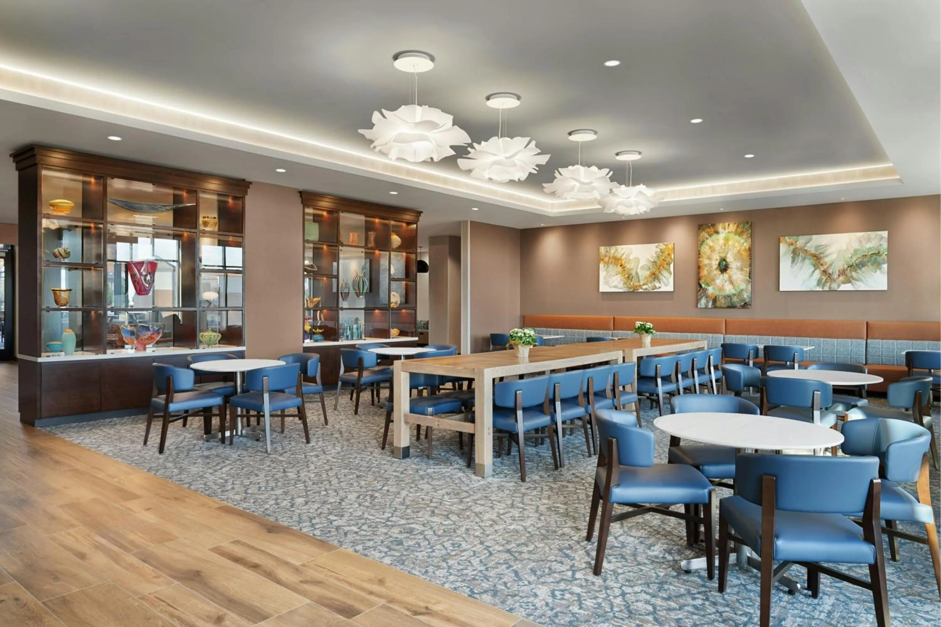 Breakfast in Residence Inn by Marriott Milwaukee Brookfield at Poplar Creek