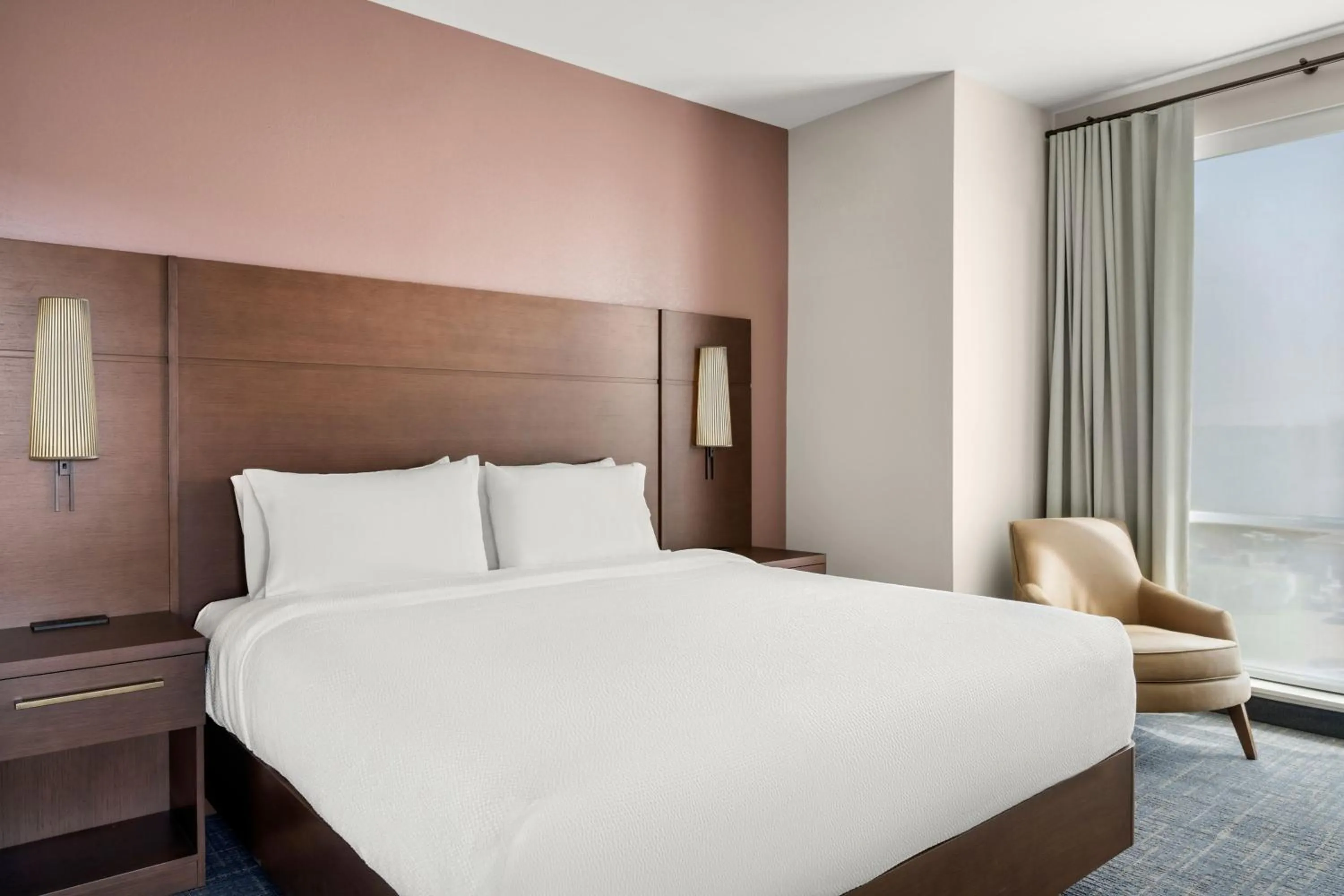 Bedroom, Bed in Residence Inn by Marriott Milwaukee Brookfield at Poplar Creek