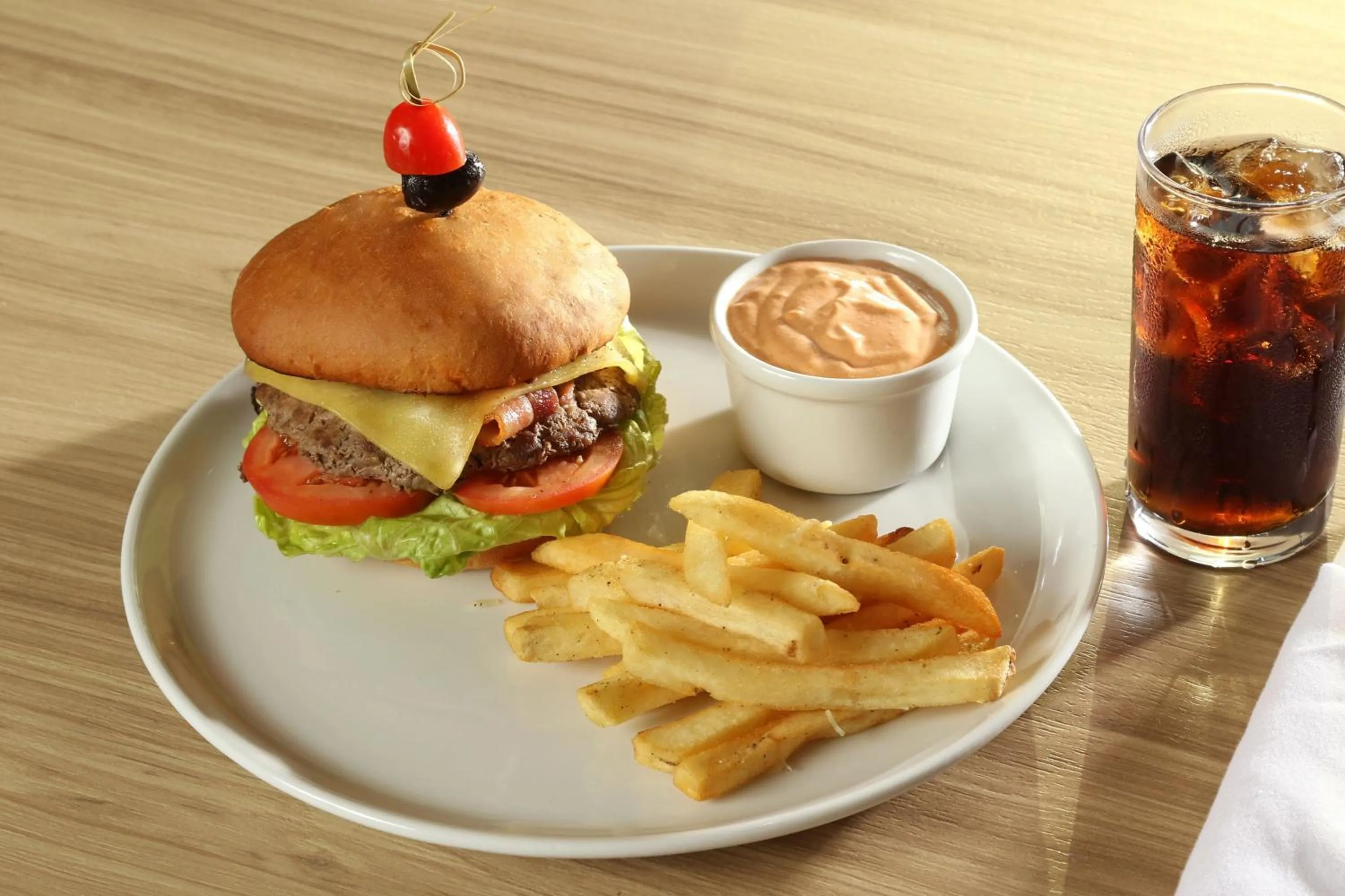 Restaurant/places to eat in City Express Plus by Marriott Monterrey Centro