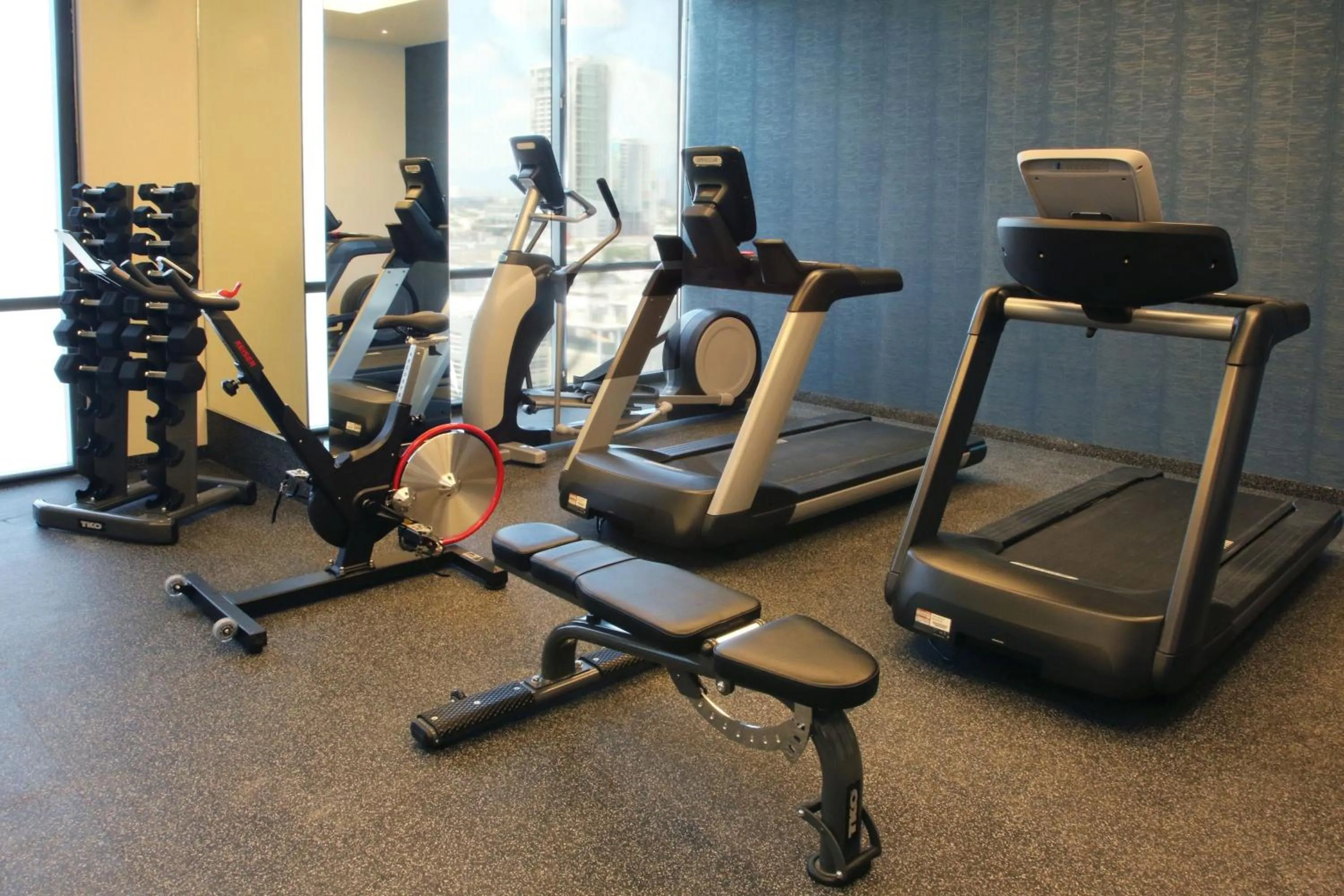 Fitness centre/facilities in City Express Plus by Marriott Monterrey Centro