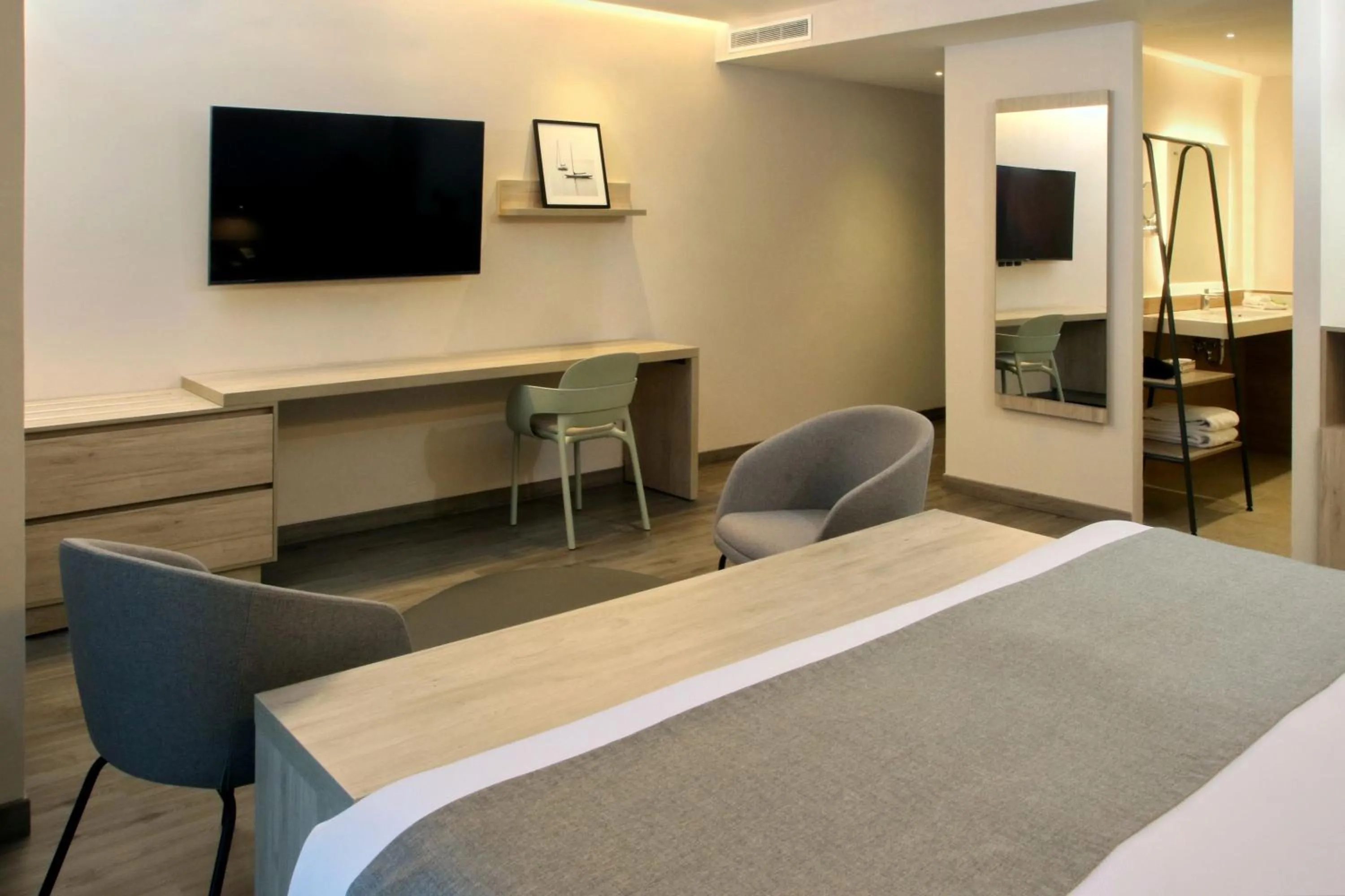 Photo of the whole room, Bed in City Express Plus by Marriott Monterrey Centro