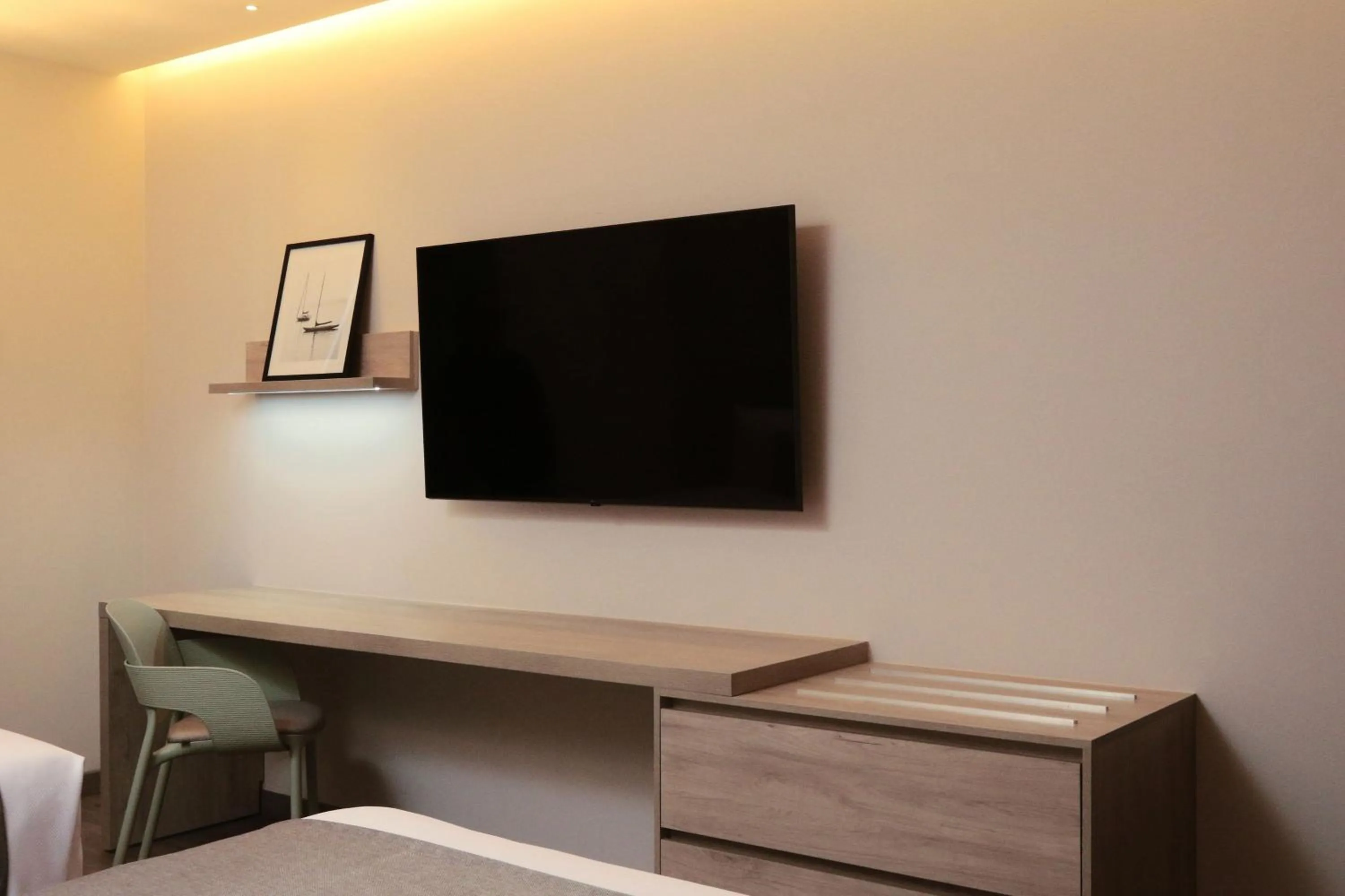 Photo of the whole room in City Express Plus by Marriott Monterrey Centro