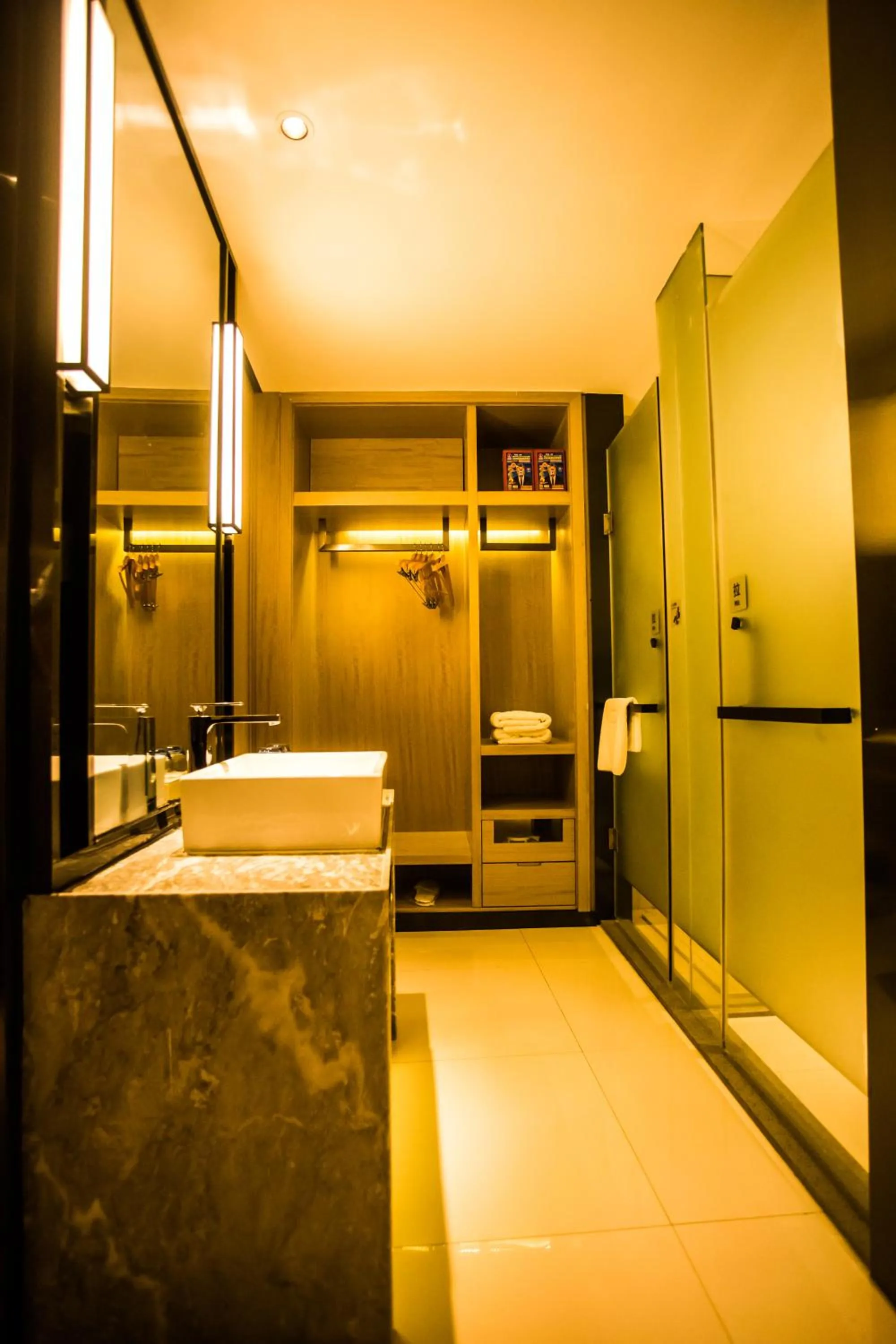 Shower in Echarm Hotel - Jingmen Yintai City Jingchu Institute of Technology