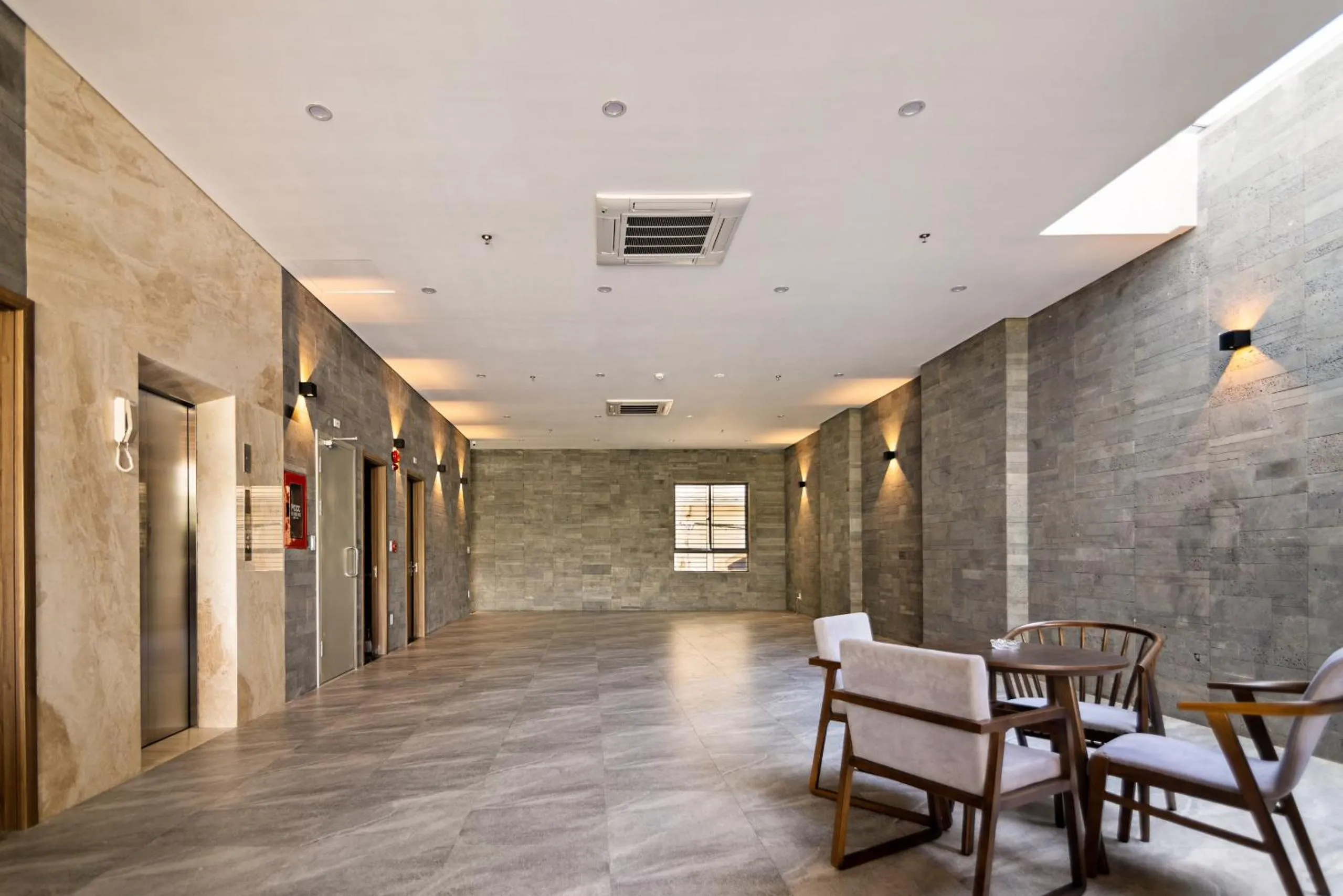 Lobby or reception in Hoàng Thịnh Hotel & Apartment Danang