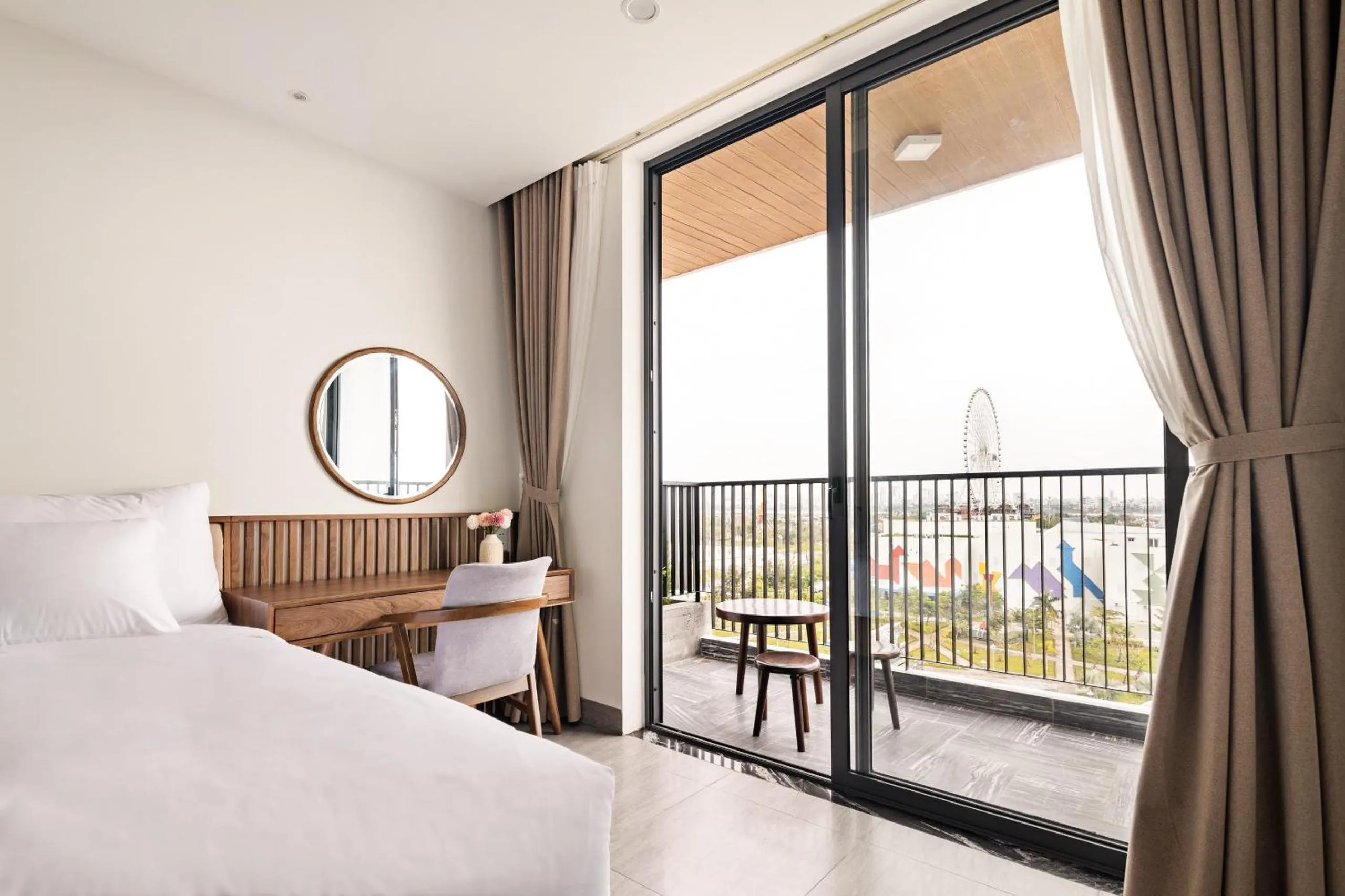 View (from property/room), Bed in Hoàng Thịnh Hotel & Apartment Danang