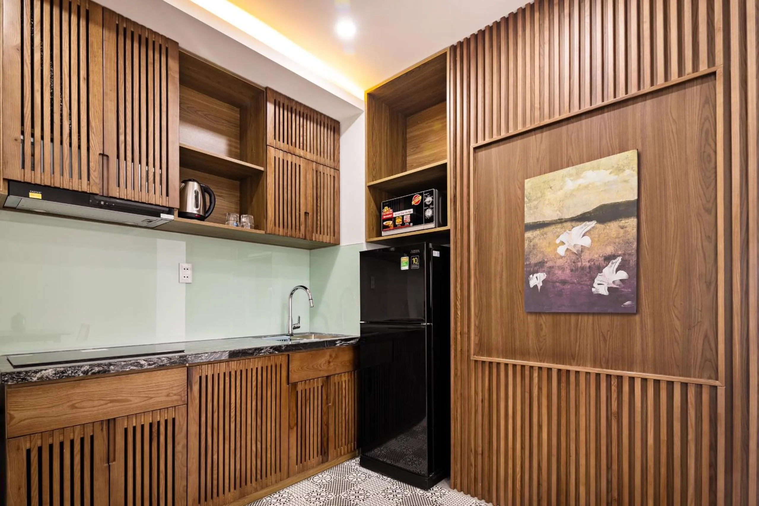 Kitchen or kitchenette in Hoàng Thịnh Hotel & Apartment Danang