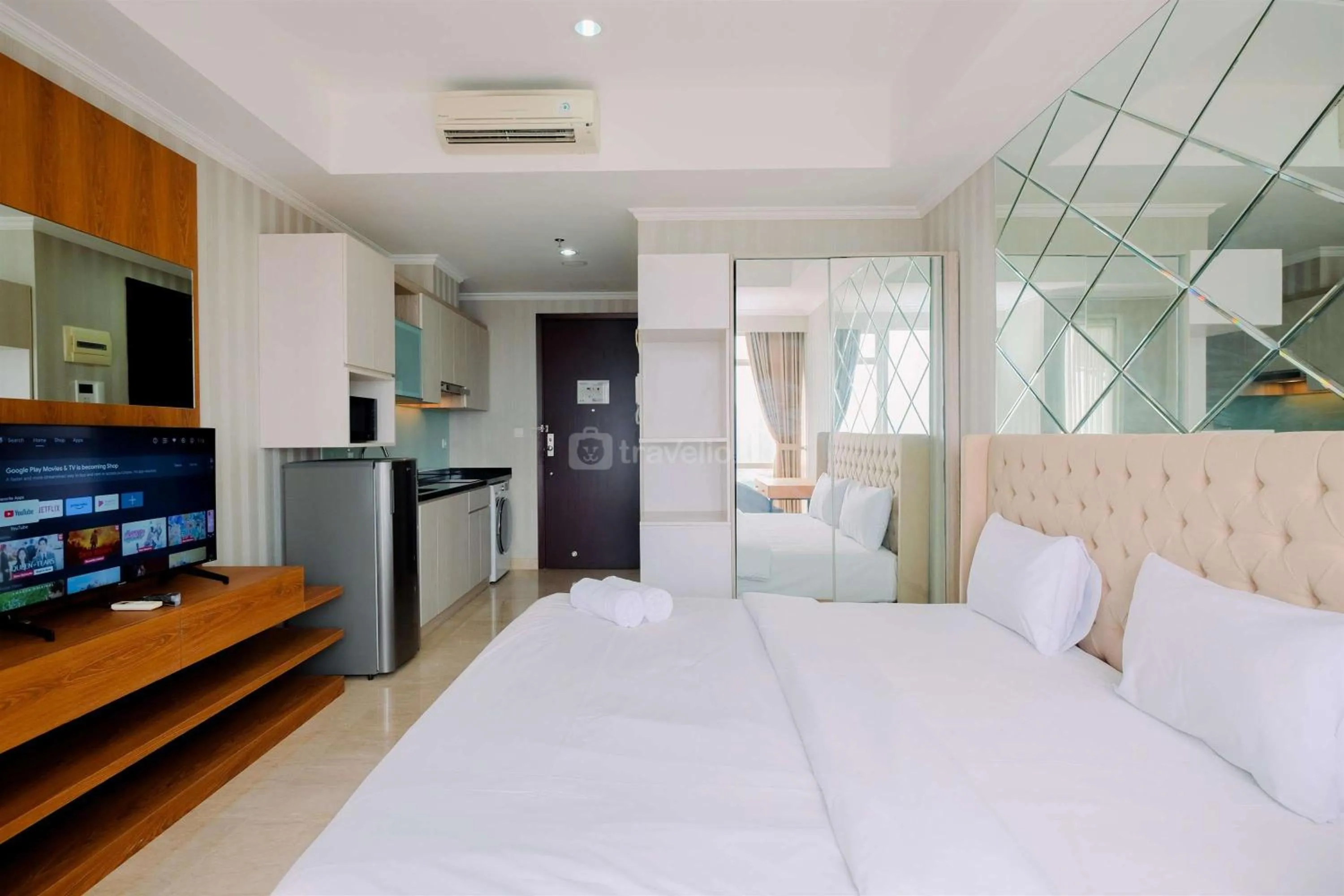 Bed in Comfort and Modern Look Studio Menteng Park Apartment By Travelio