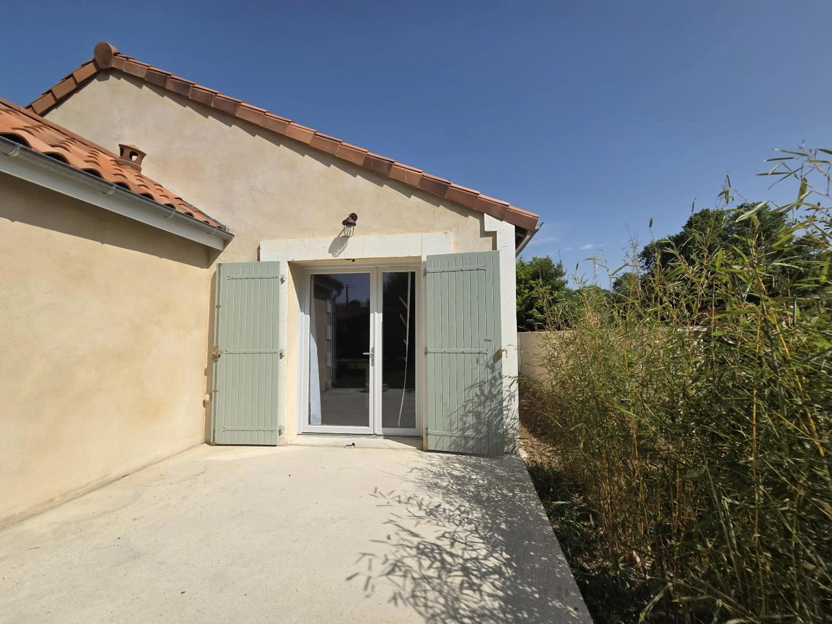 Property building in Au son de l'eau