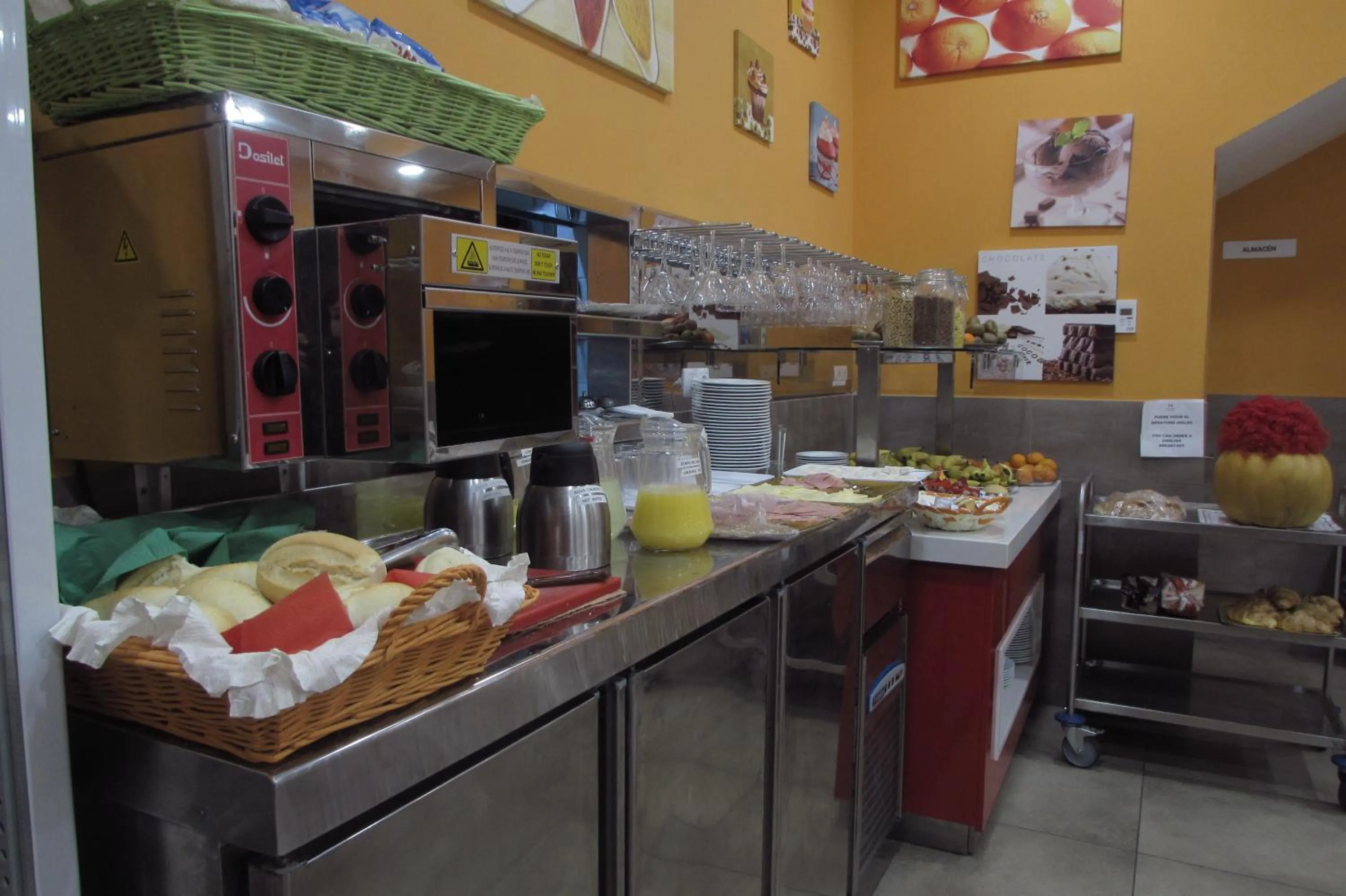 Restaurant/places to eat in Hotel Puerto Canteras