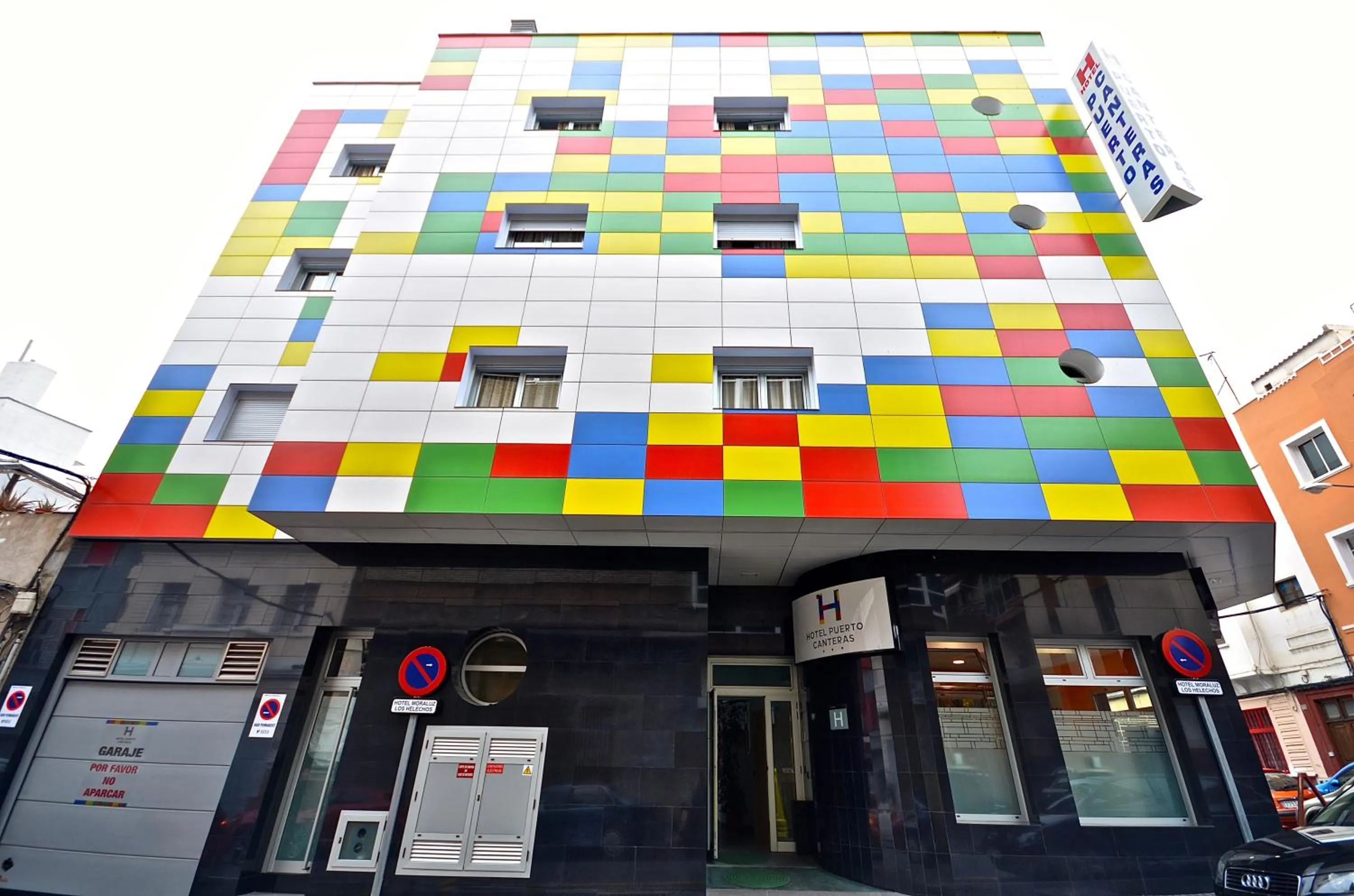 Facade/entrance in Hotel Puerto Canteras