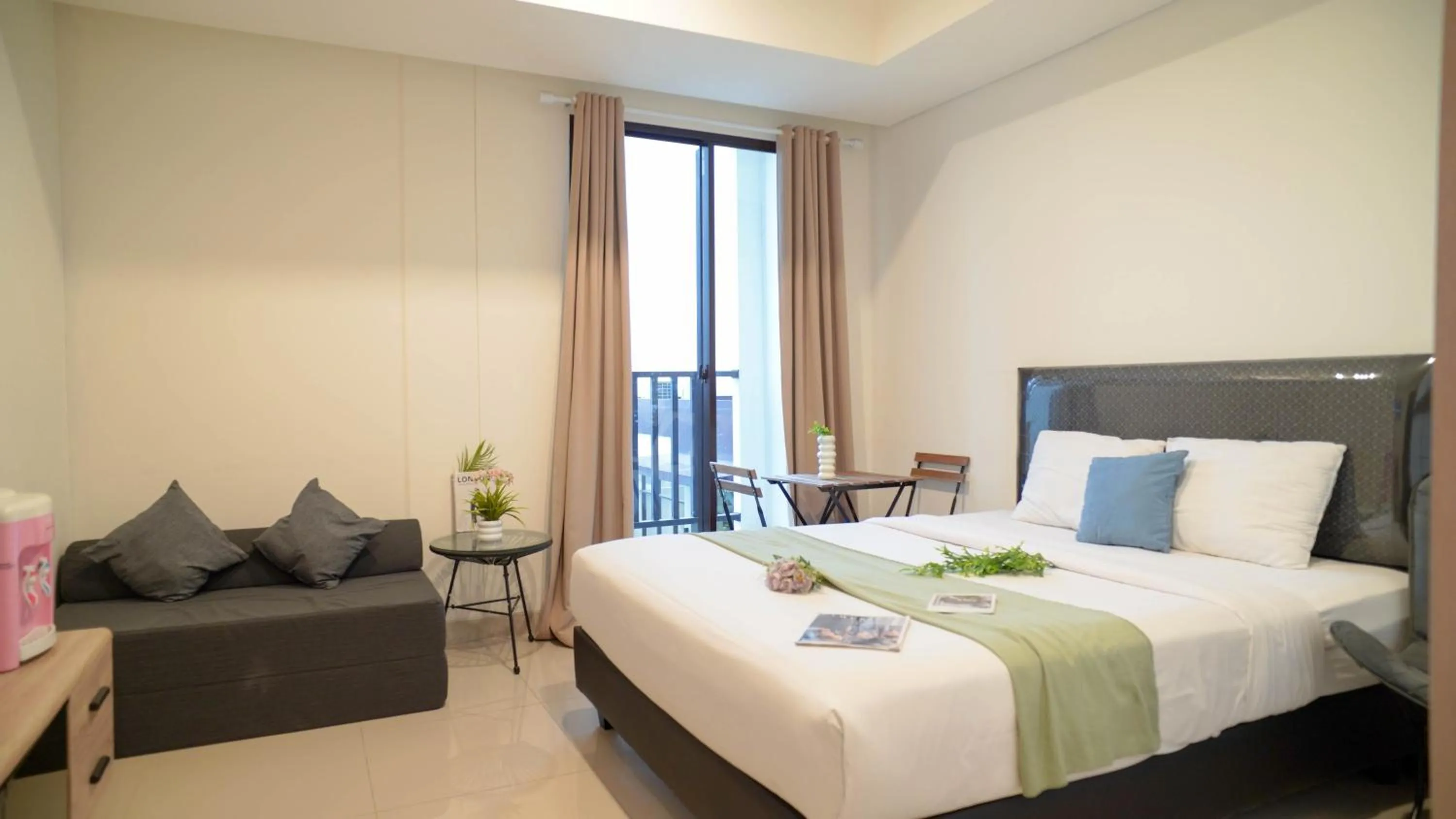 Spacious and Homey Studio at Cleon Park Apartment By Travelio