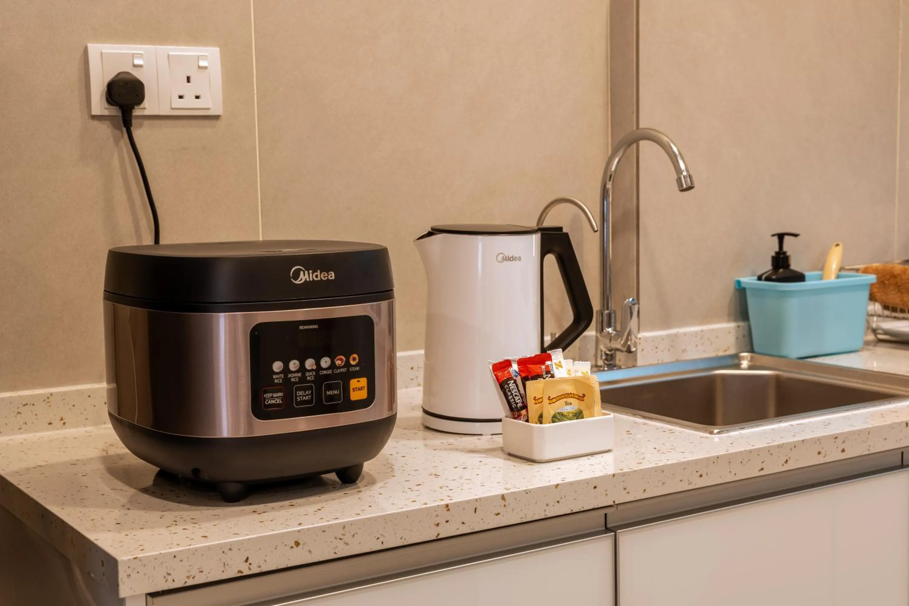 Kitchen or kitchenette in Zenith Suites Cameron