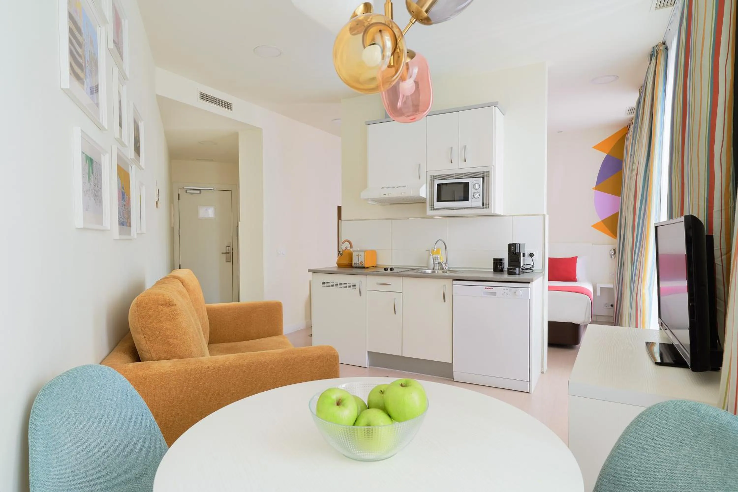 Kitchen or kitchenette in Blume Cruz Suites