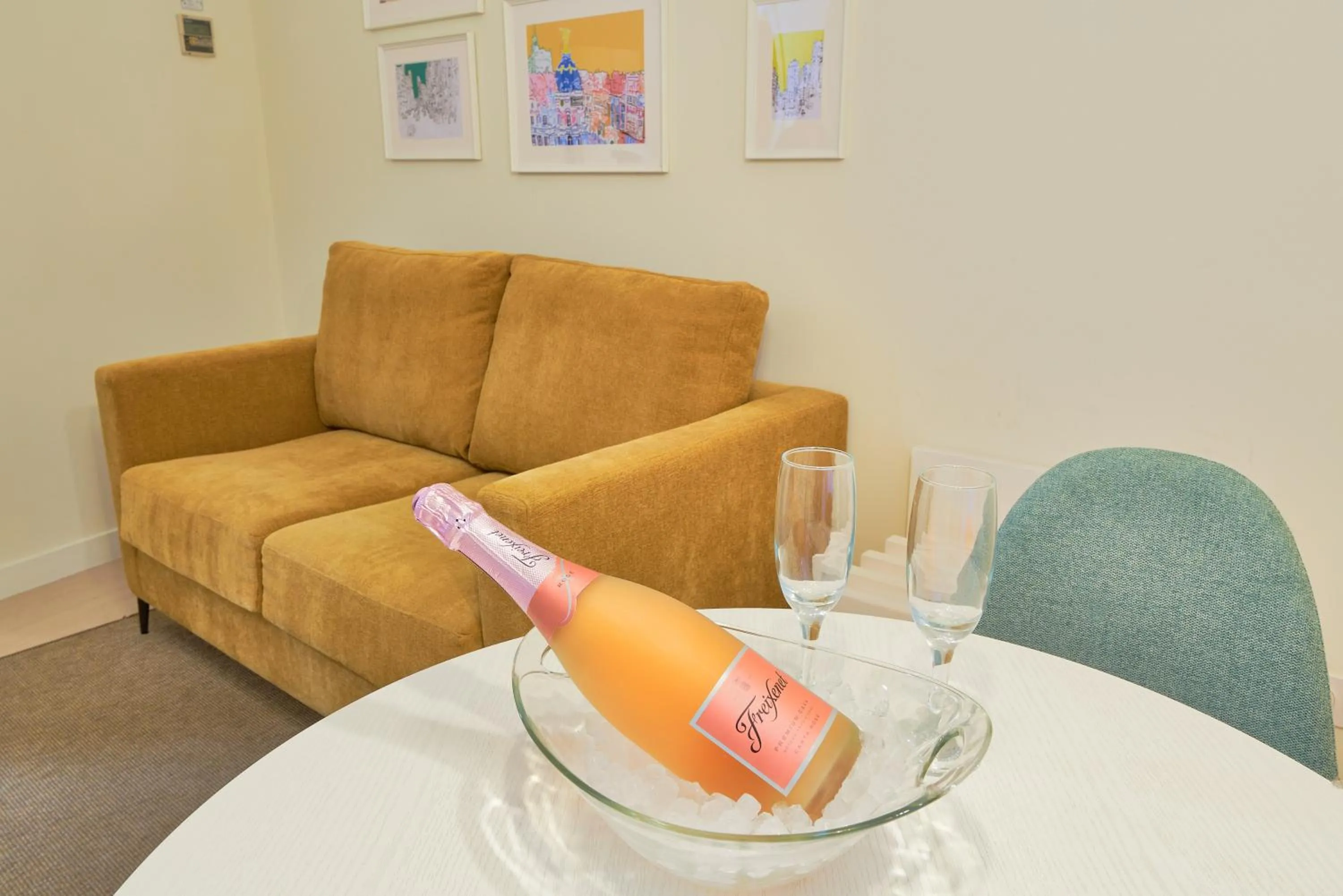 Food in Blume Cruz Suites