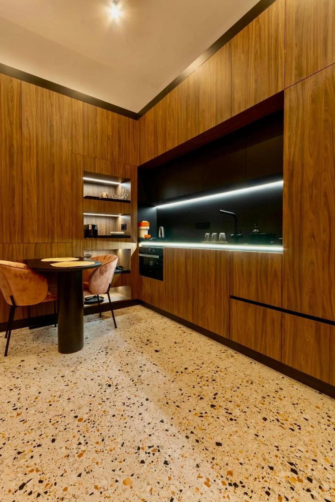 Kitchen or kitchenette in Jais Home-Moon Apartment Old Town