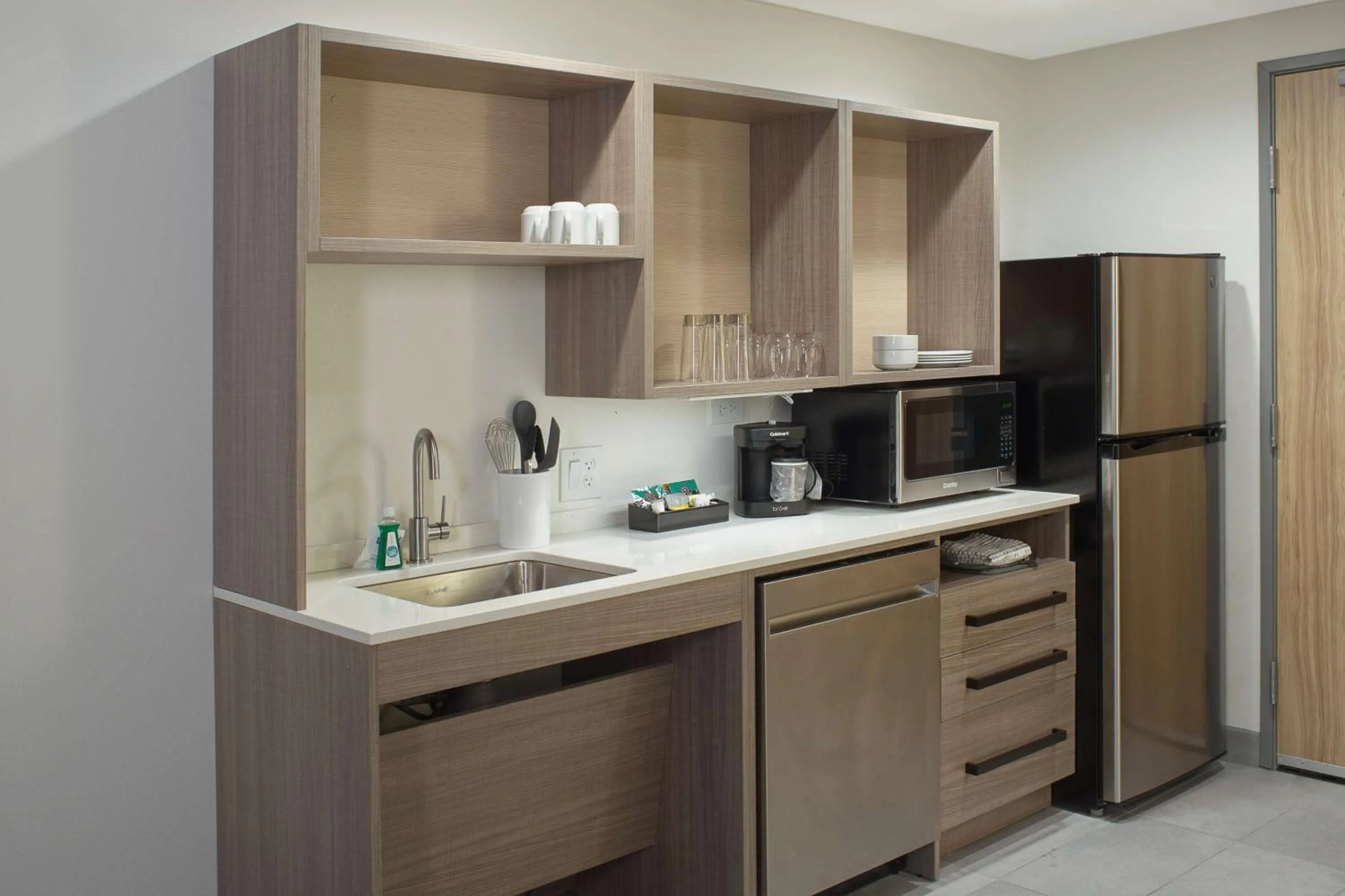 Kitchen or kitchenette in Home2 Suites By Hilton Little Rock Midtown Medical Center