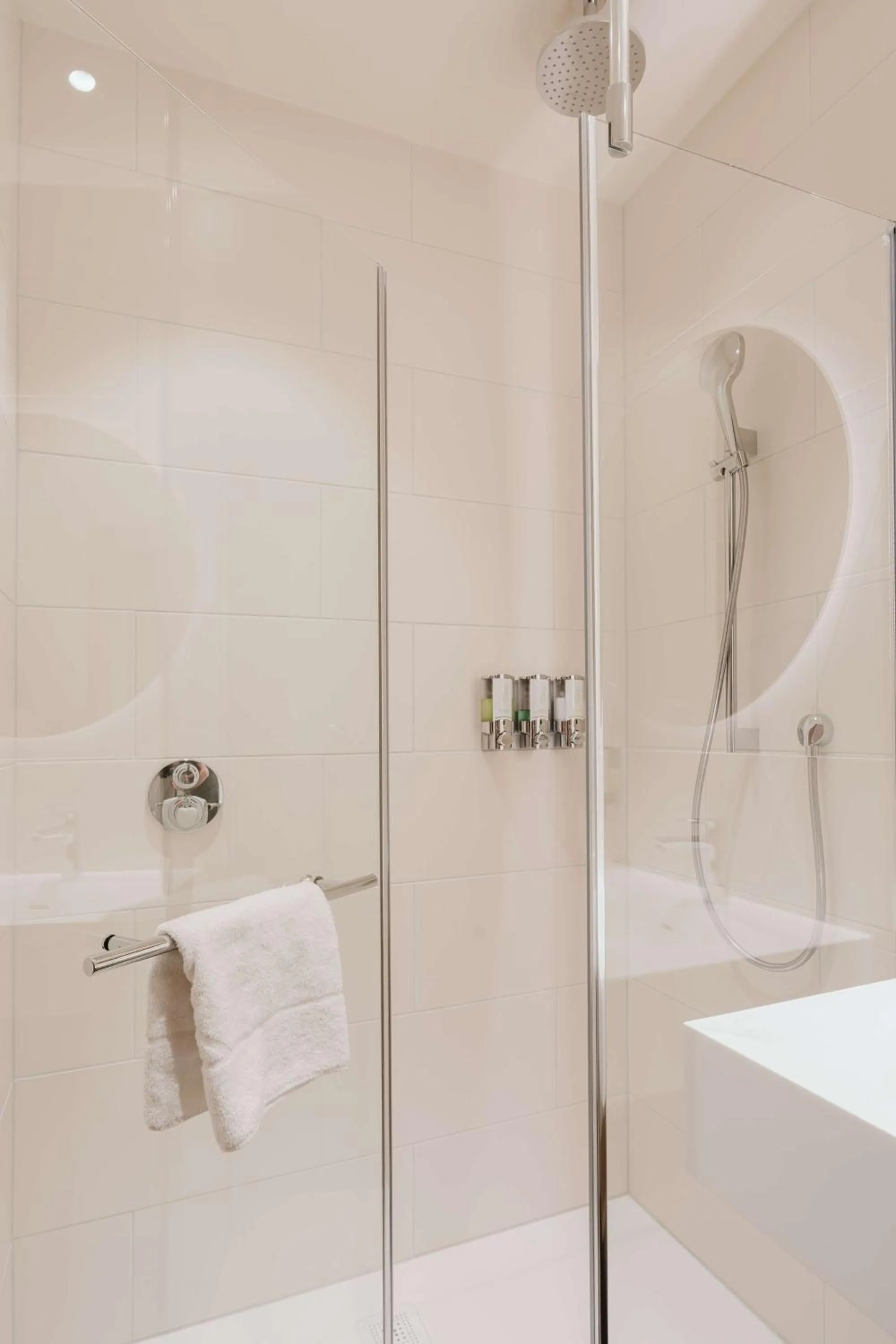 Bathroom in Hampton By Hilton Vienna City West