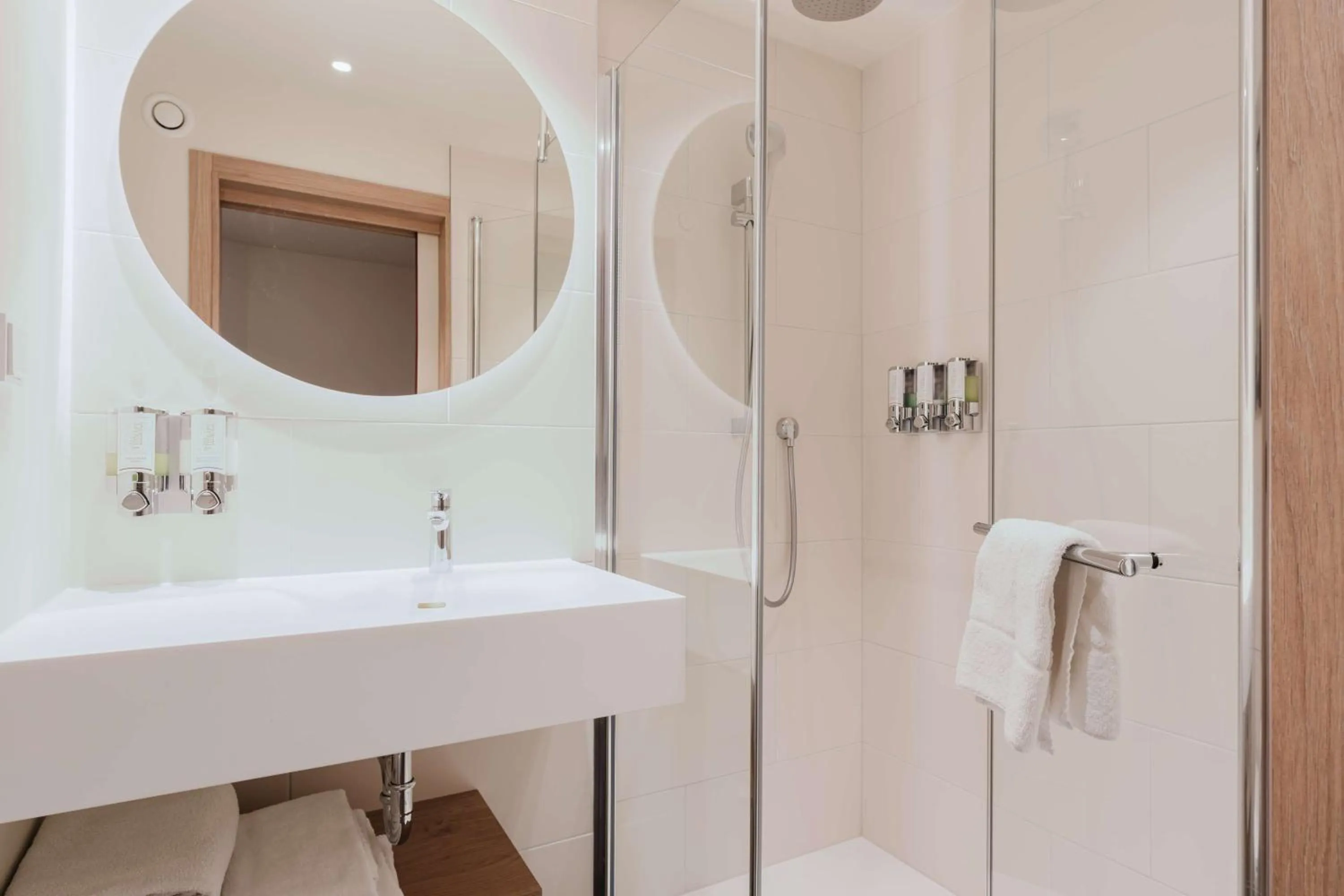 Bathroom in Hampton By Hilton Vienna City West