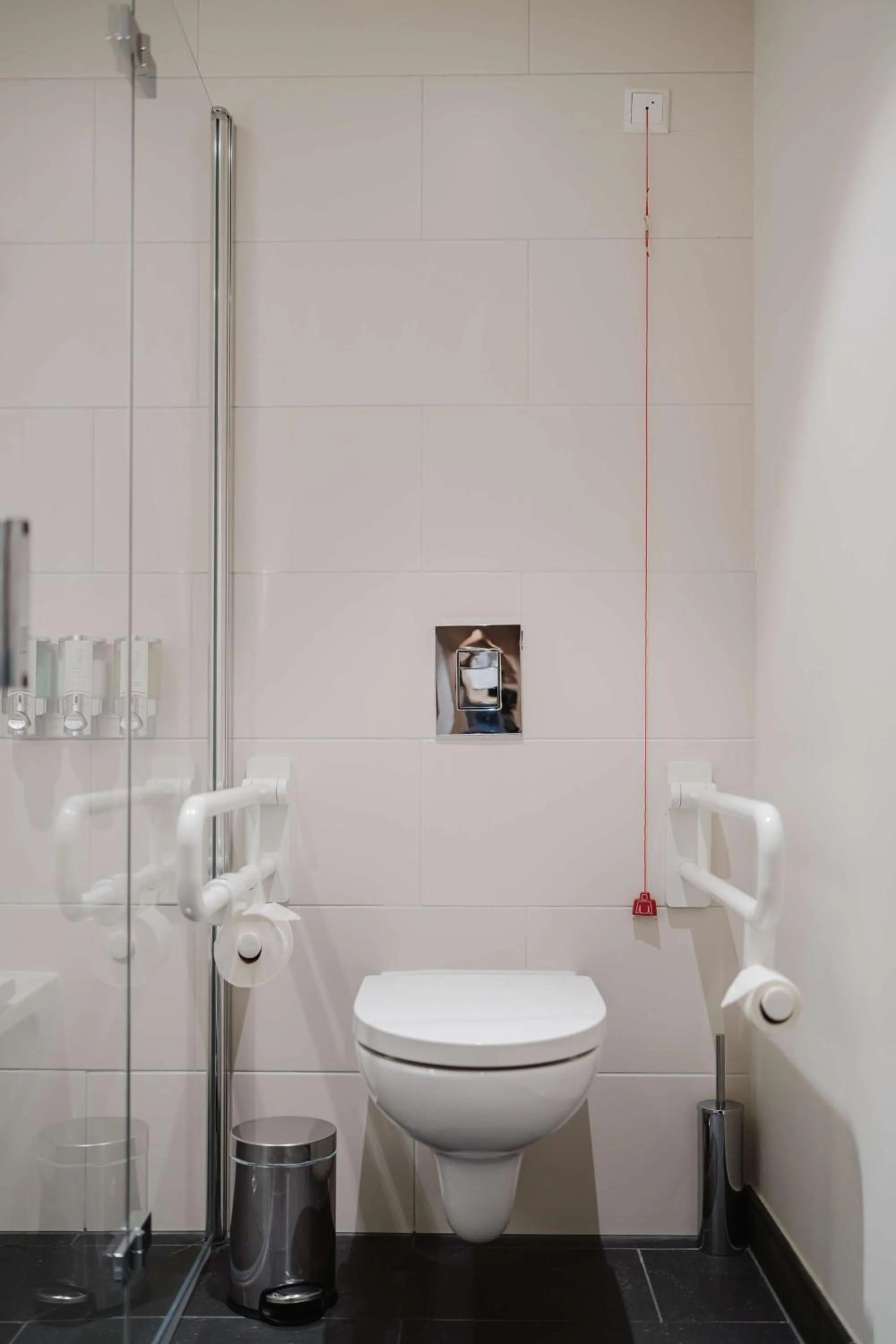 Bathroom in Hampton By Hilton Vienna City West