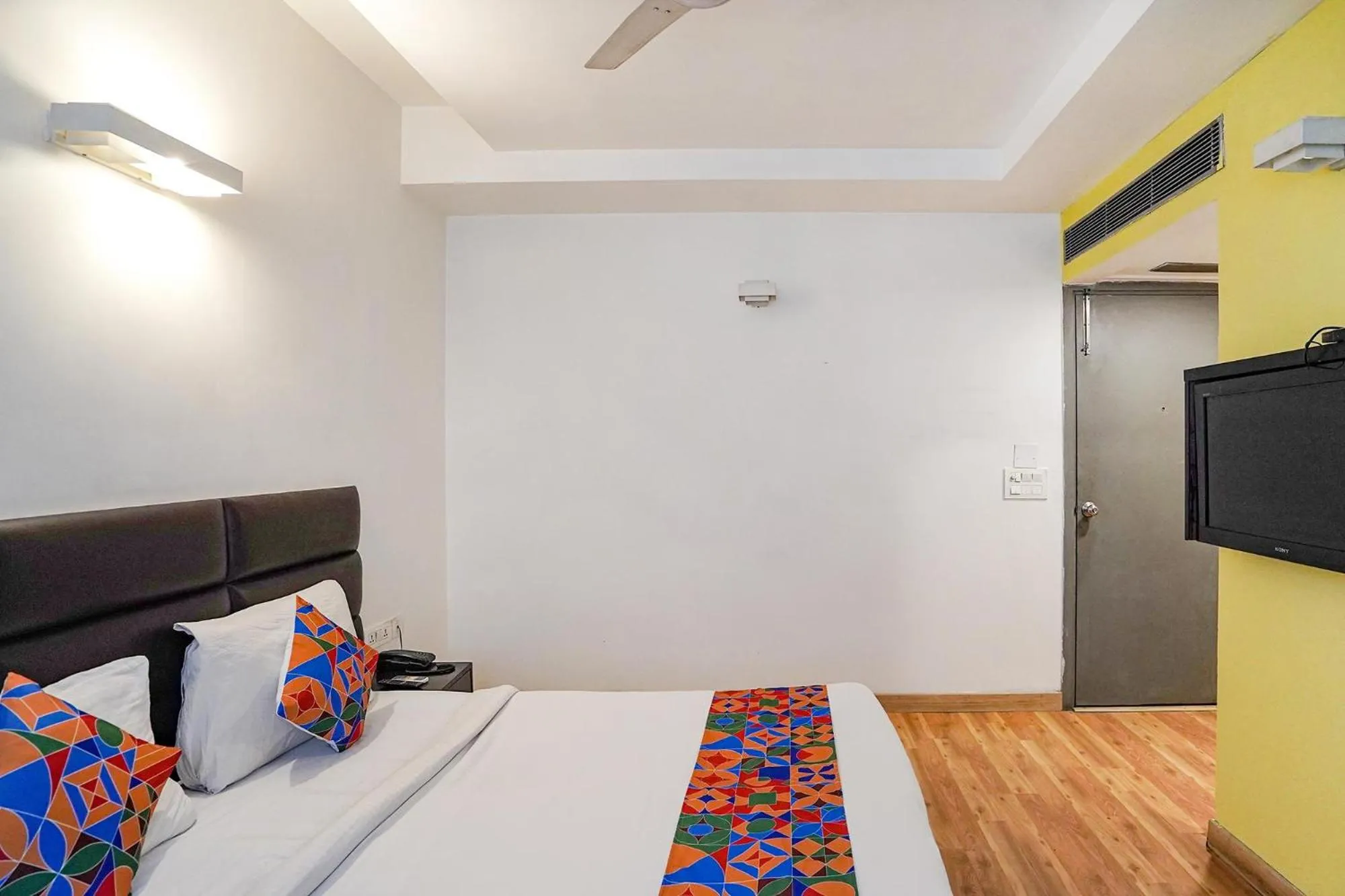 Bed in FabHotel Kaushambi