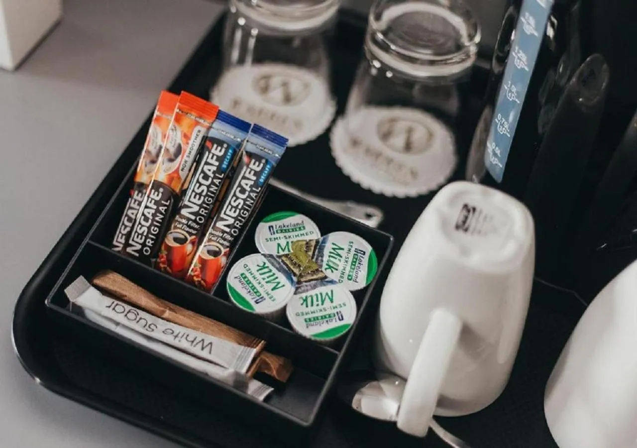 Coffee/tea facilities in Kensington House by Warren Collection