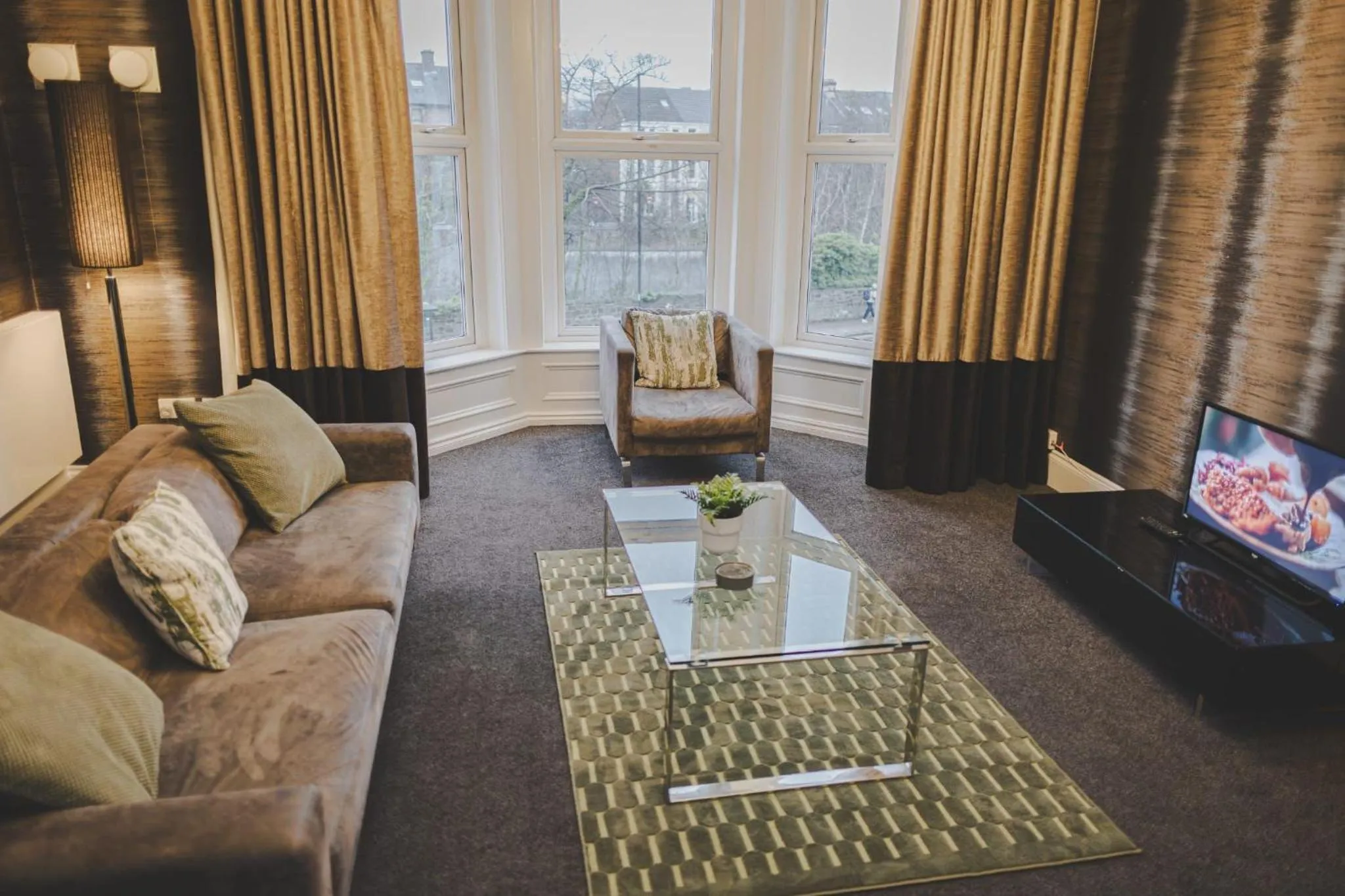 TV and multimedia in Kensington House by Warren Collection