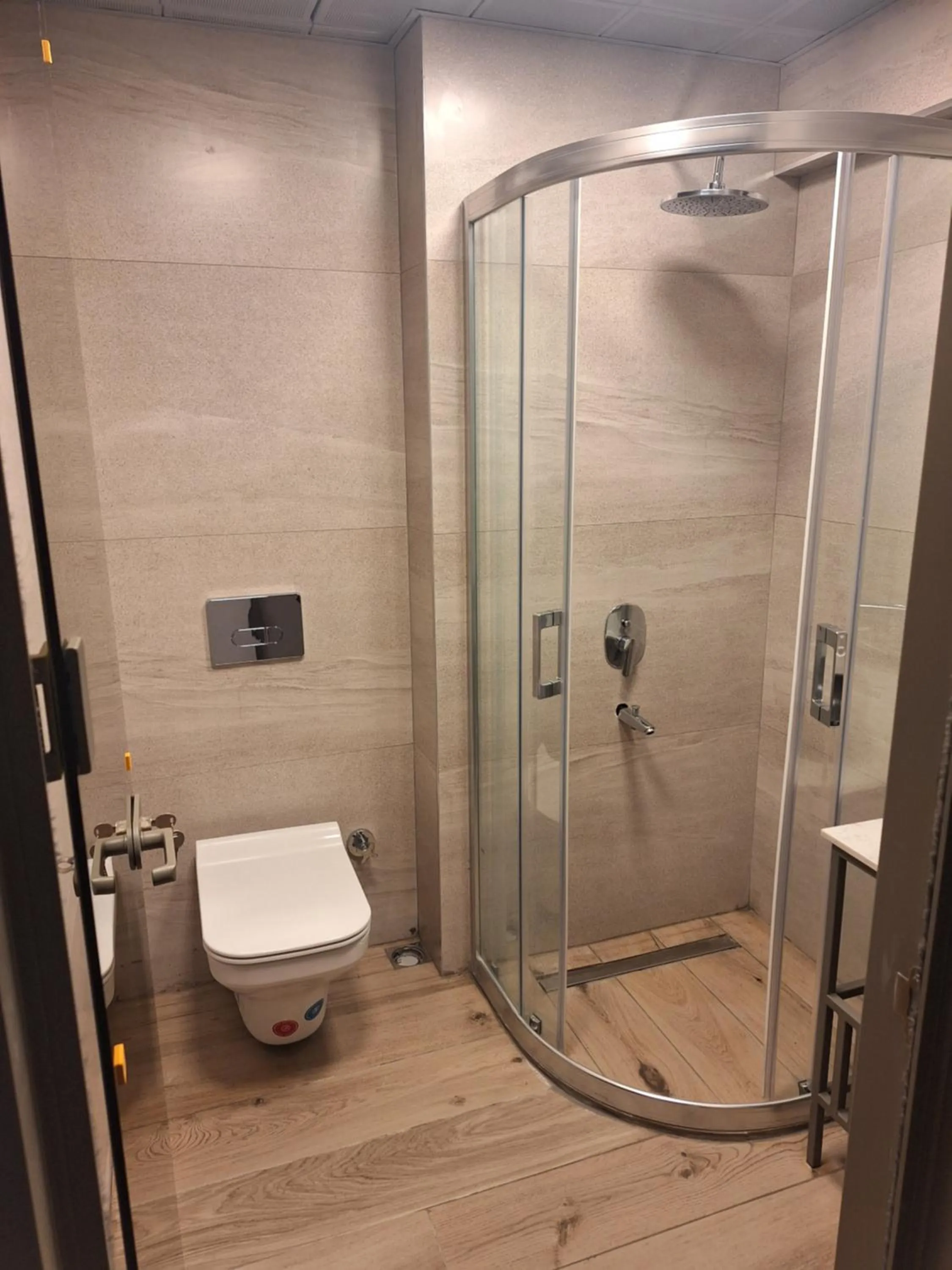 Shower in Premium Hotel Old City