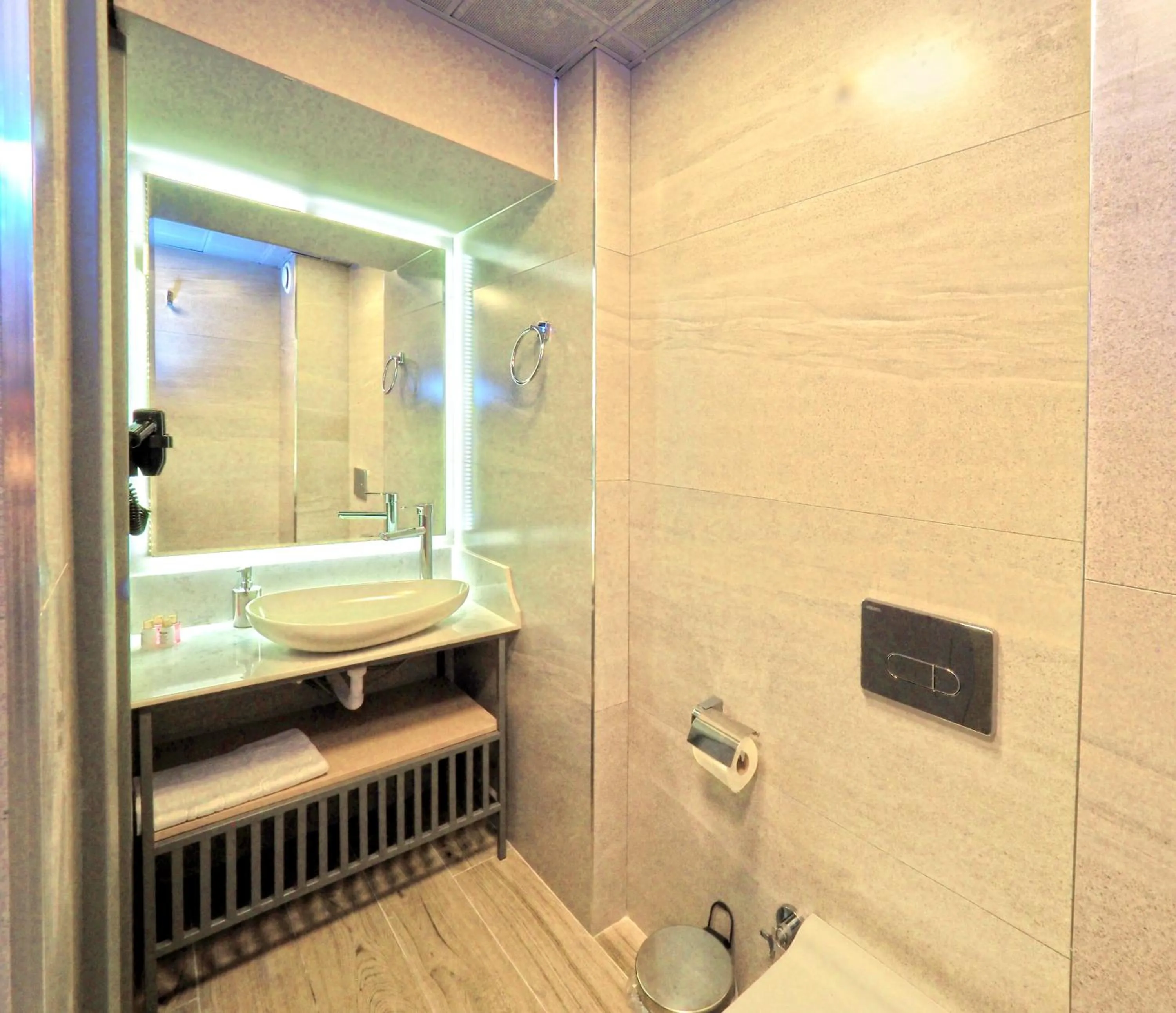 Bathroom in Premium Hotel Old City