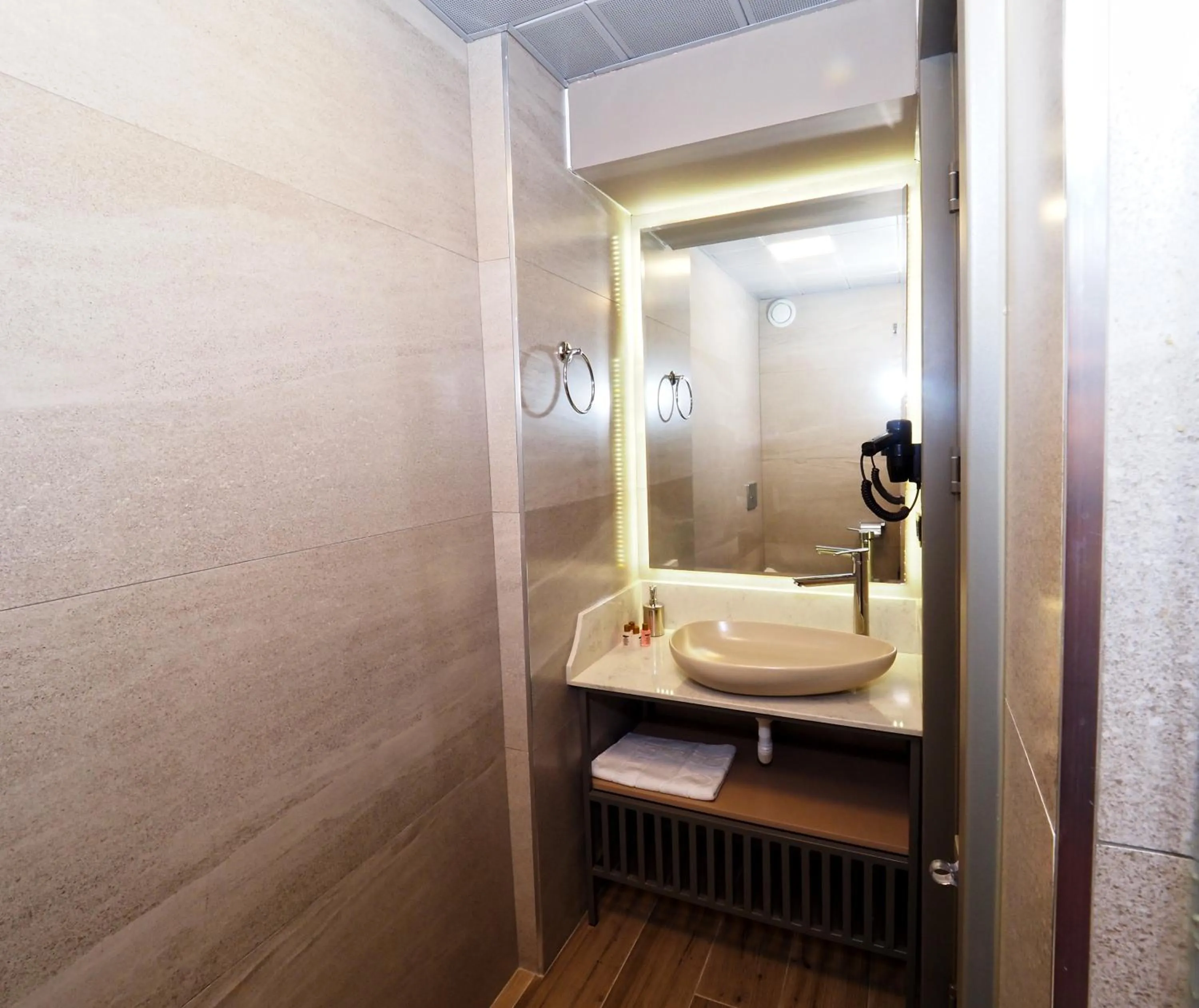 Bathroom in Premium Hotel Old City