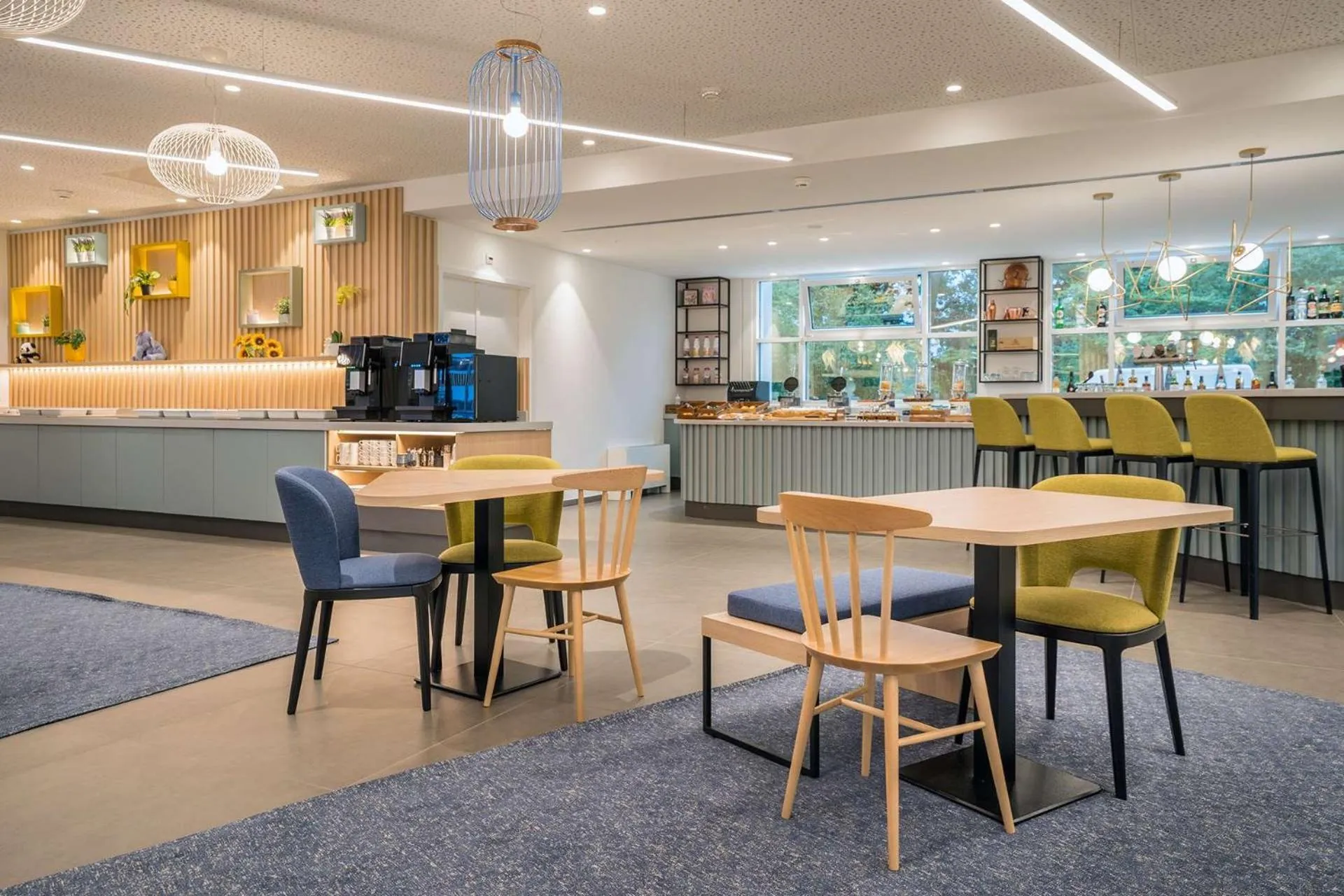 Restaurant/places to eat in Hampton By Hilton Locarno