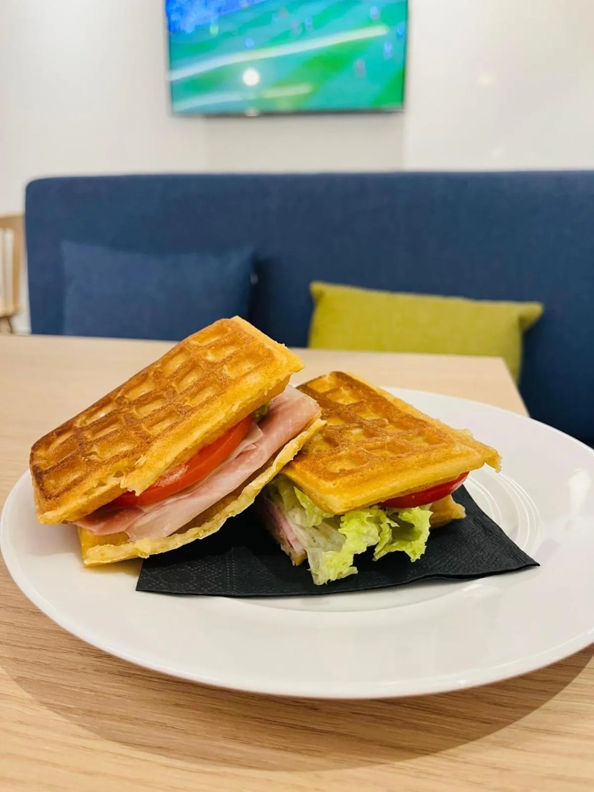 Food and drinks in Hampton By Hilton Locarno