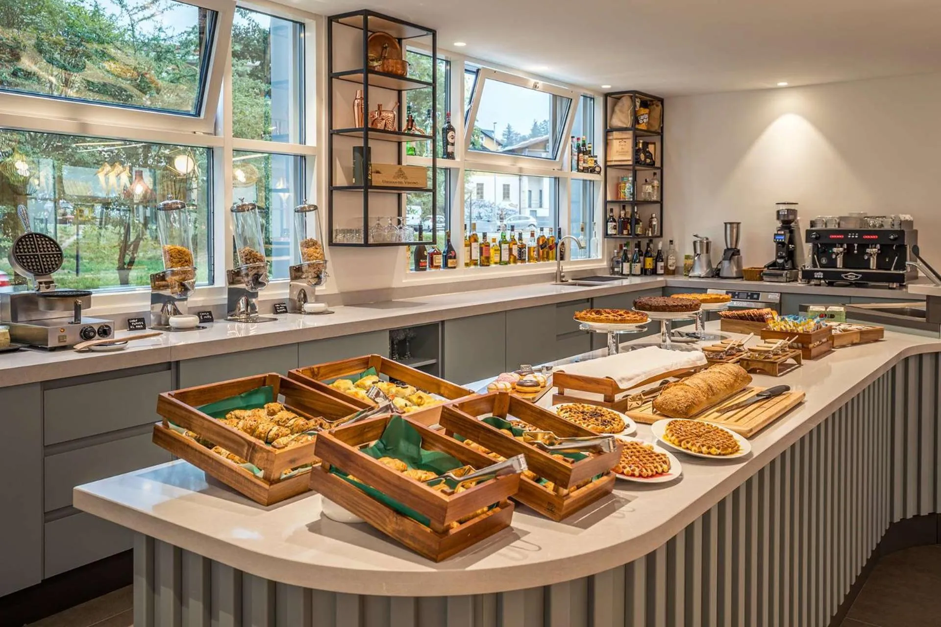 Dining area in Hampton By Hilton Locarno