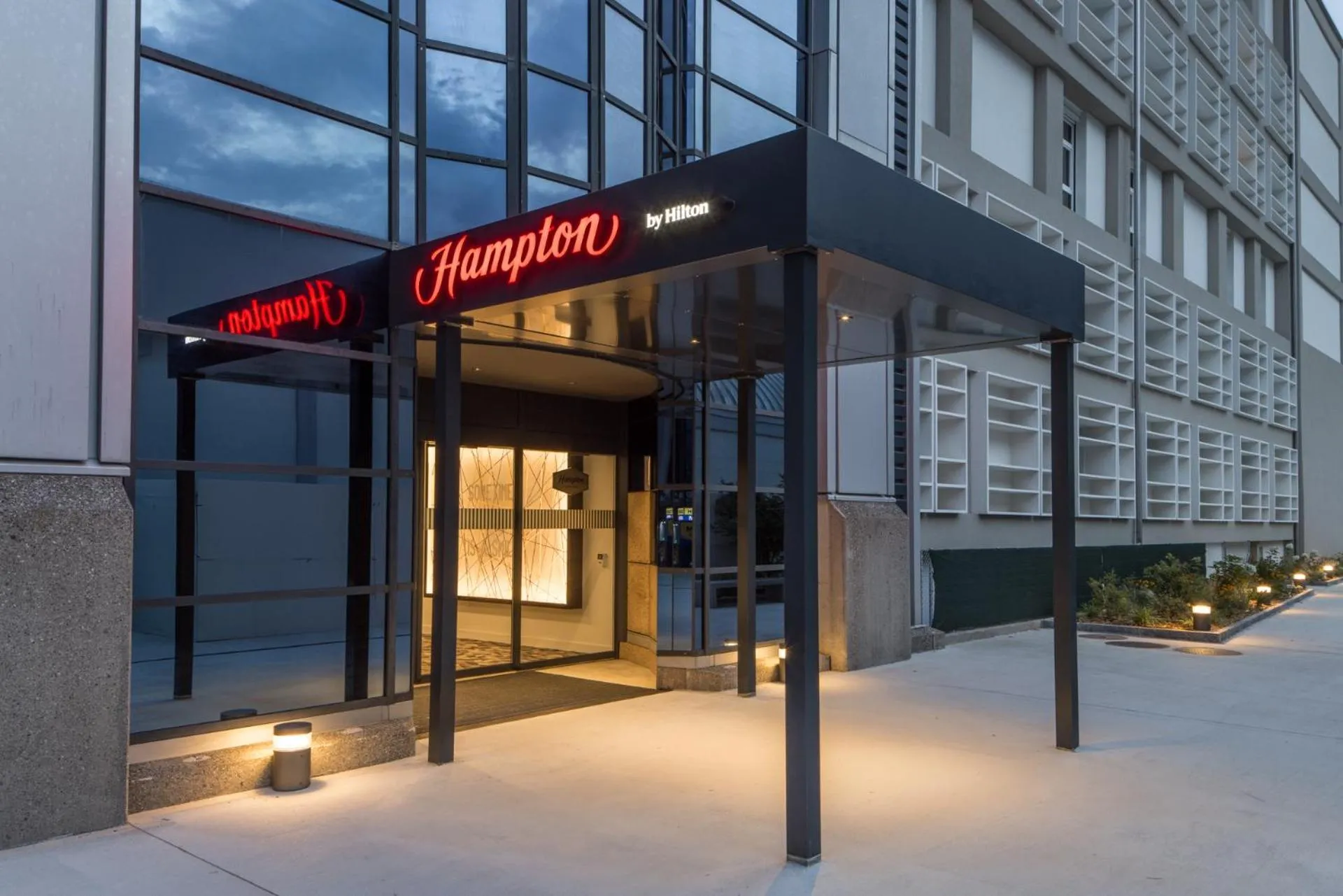 Property building in Hampton By Hilton Locarno