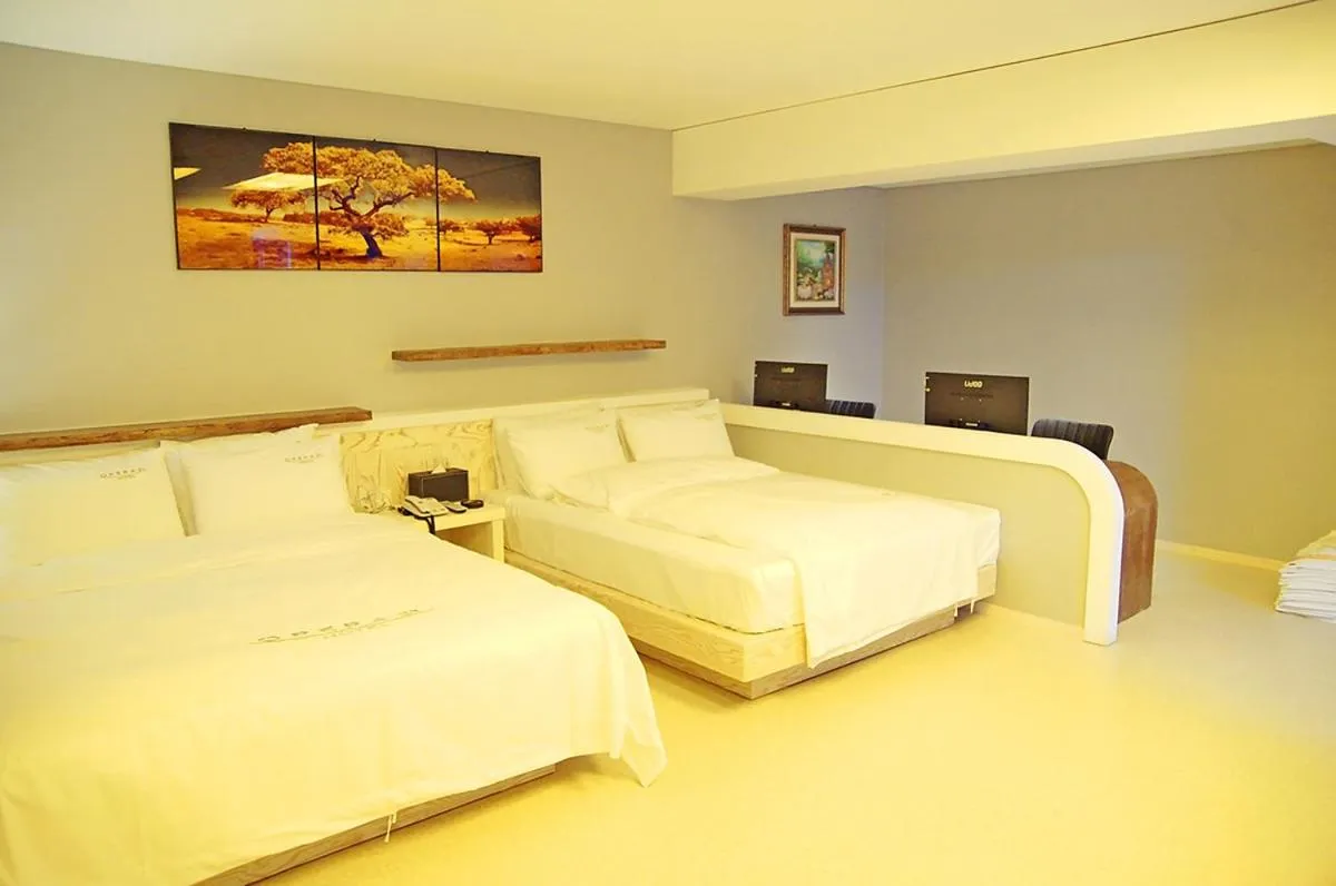 Bed in Opera 21 Hotel