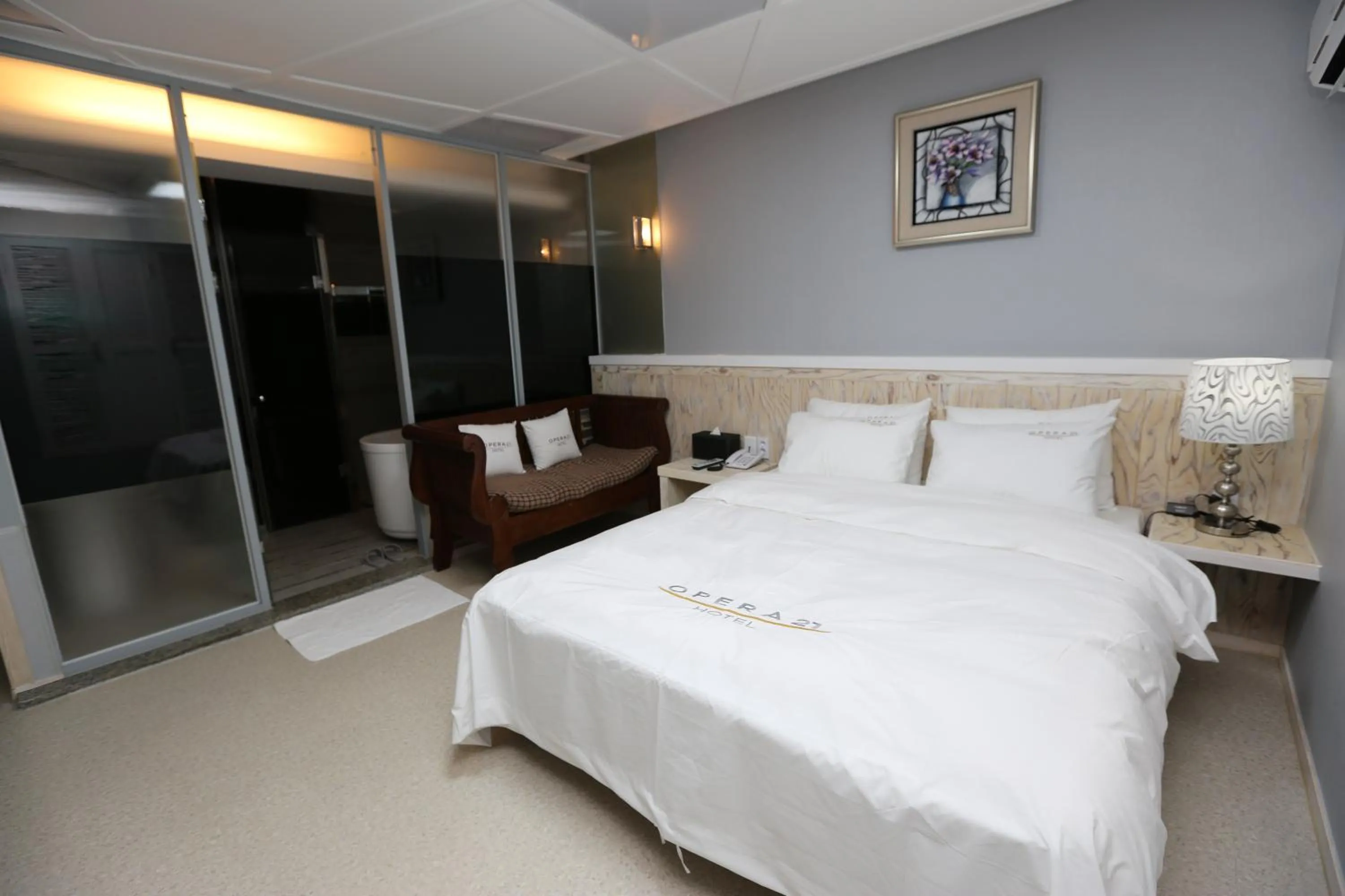 Bed in Opera 21 Hotel