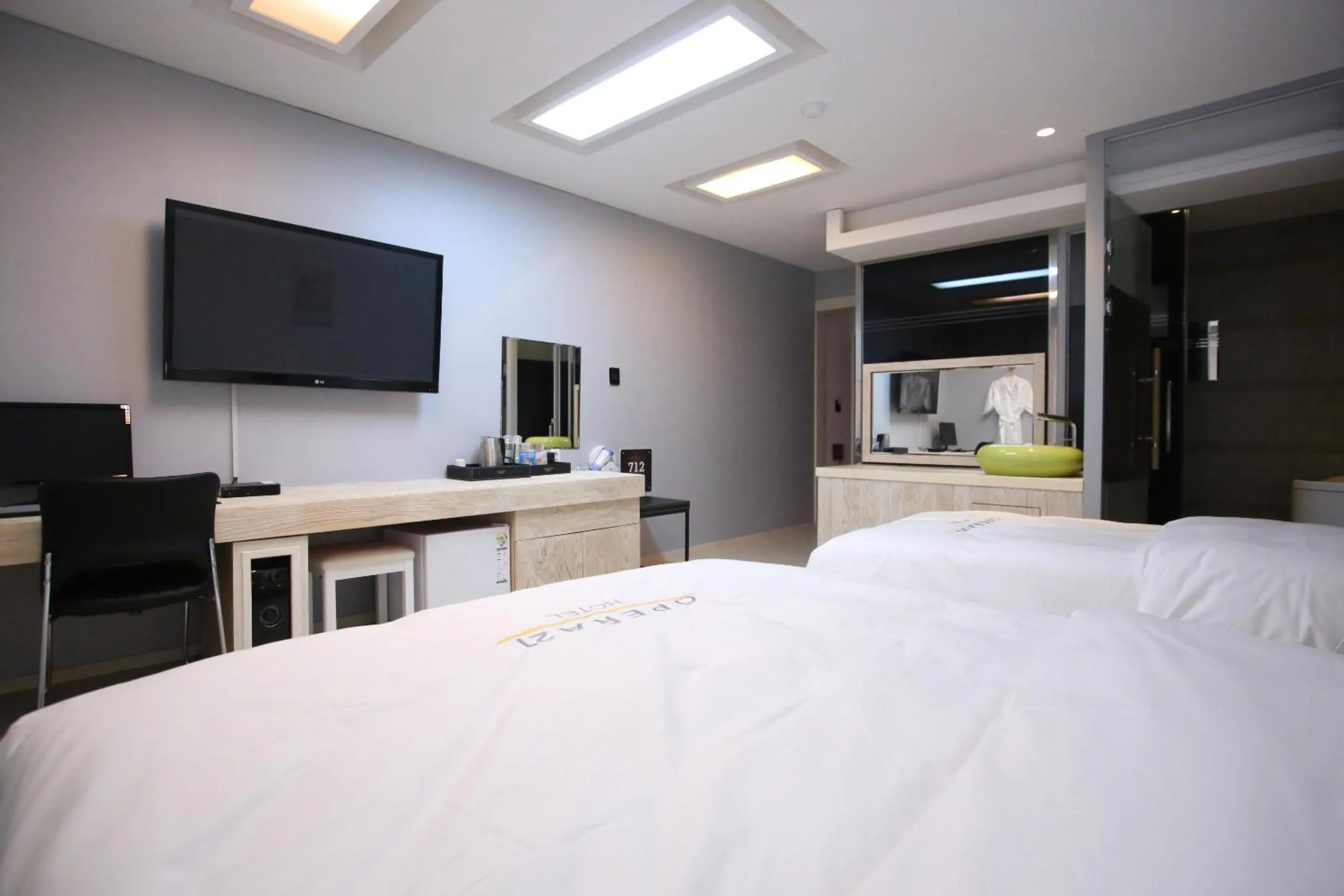 Bed in Opera 21 Hotel